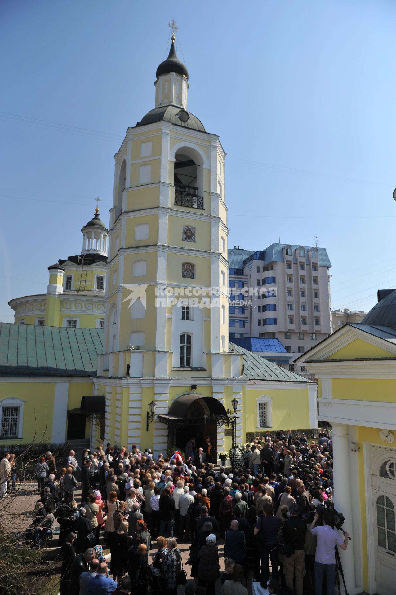 27 апреля 2011 года. Москва.  Храм Святого Филиппа. Похороны актера Михаила Козакова.