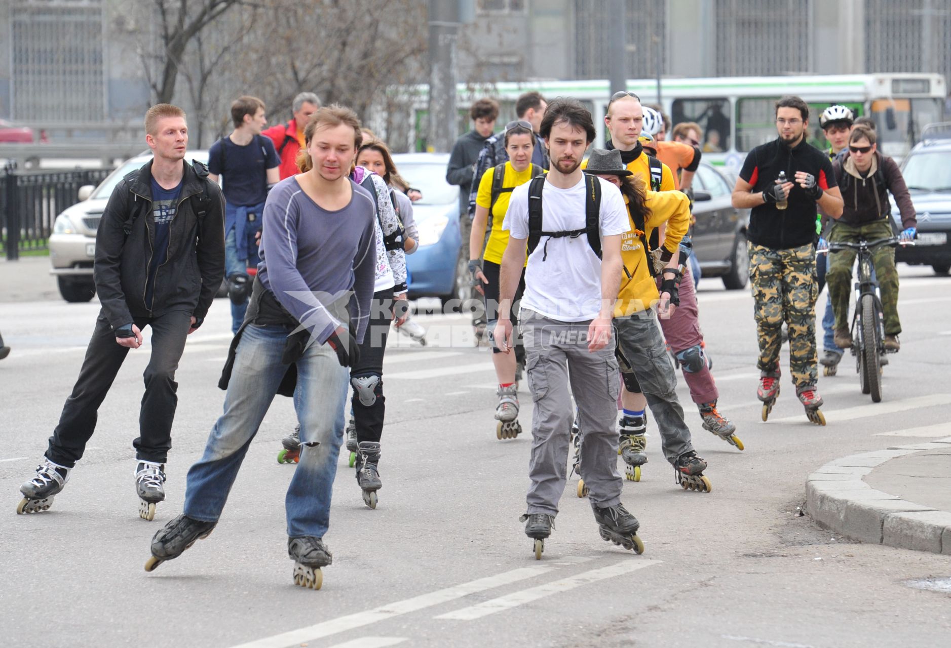 05 мая 2011г. Москва. Молодежь, ролики, активный отдых. Катание на роликах.