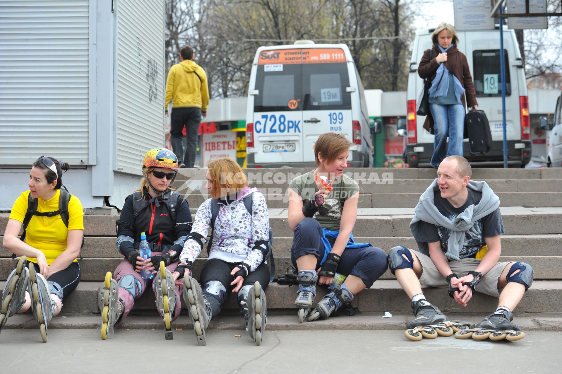 02 мая 2011г. Москва. Молодежь, ролики, активный отдых. Катание на роликах.