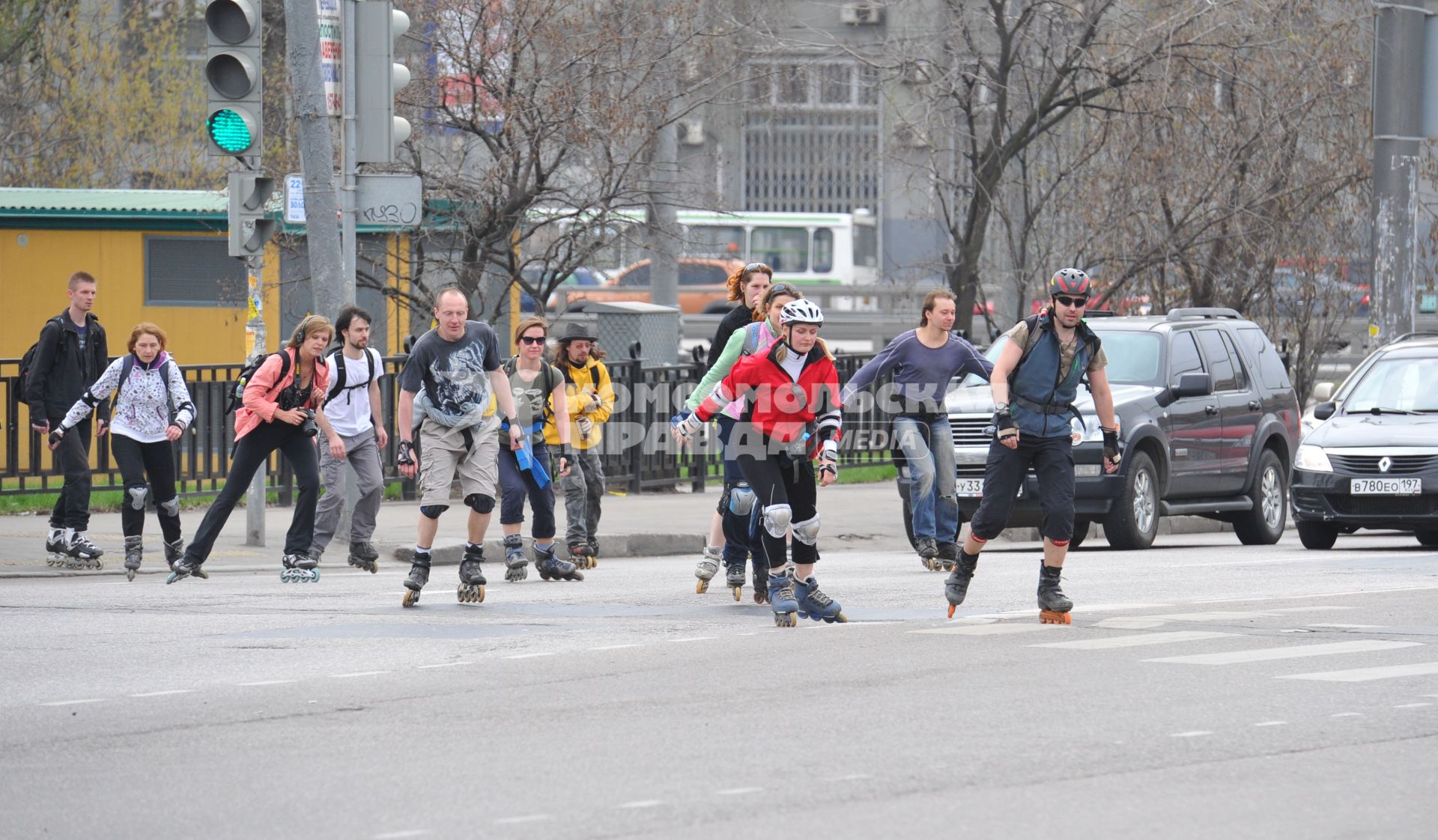 05 мая 2011г. Москва. Молодежь, ролики, активный отдых. Катание на роликах.