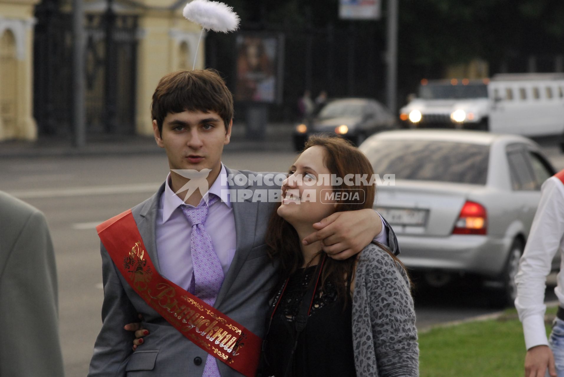 Выпускники московских школ празднуют в центре Москвы, в ночь с 23 на 24 июня 2010 года. Образование. Выпускной вечер.