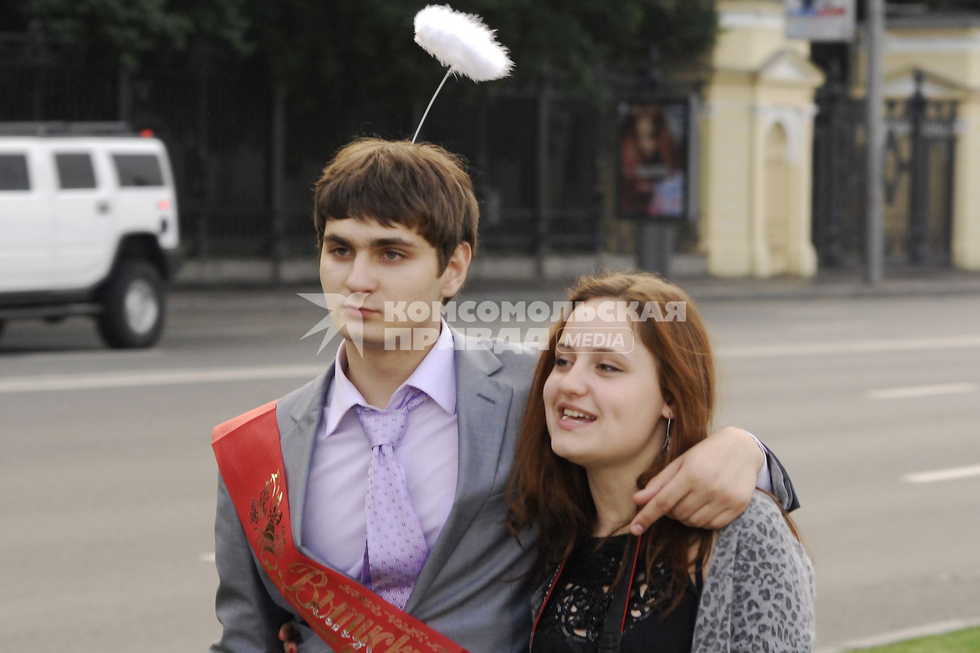 Выпускники московских школ празднуют в центре Москвы, в ночь с 23 на 24 июня 2010 года. Образование. Выпускной вечер.