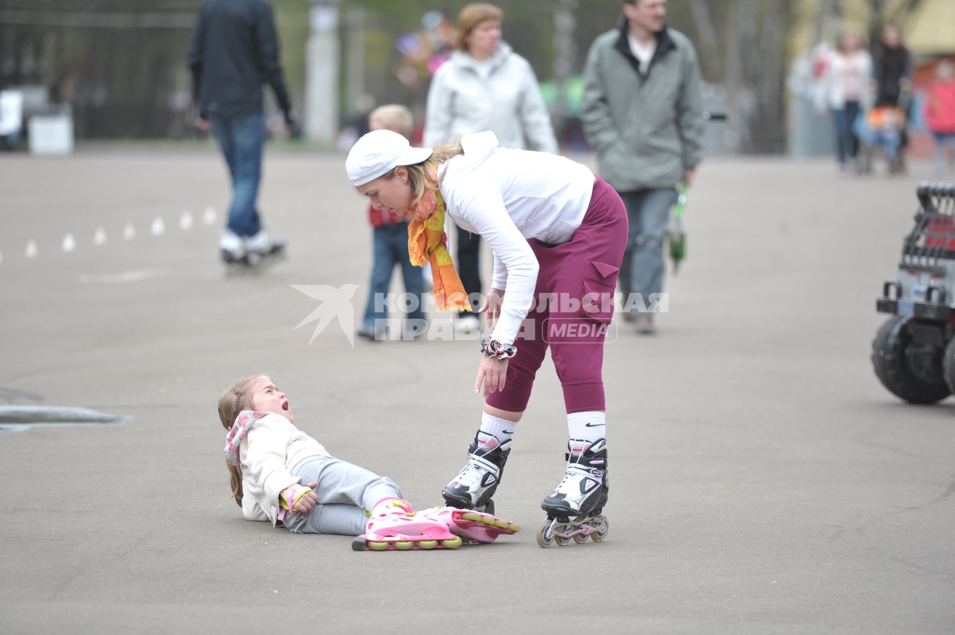 Отдых в парке Измайлово, Москва, 5 мая 2011 г. Ролики, травмы падения, ушиб.