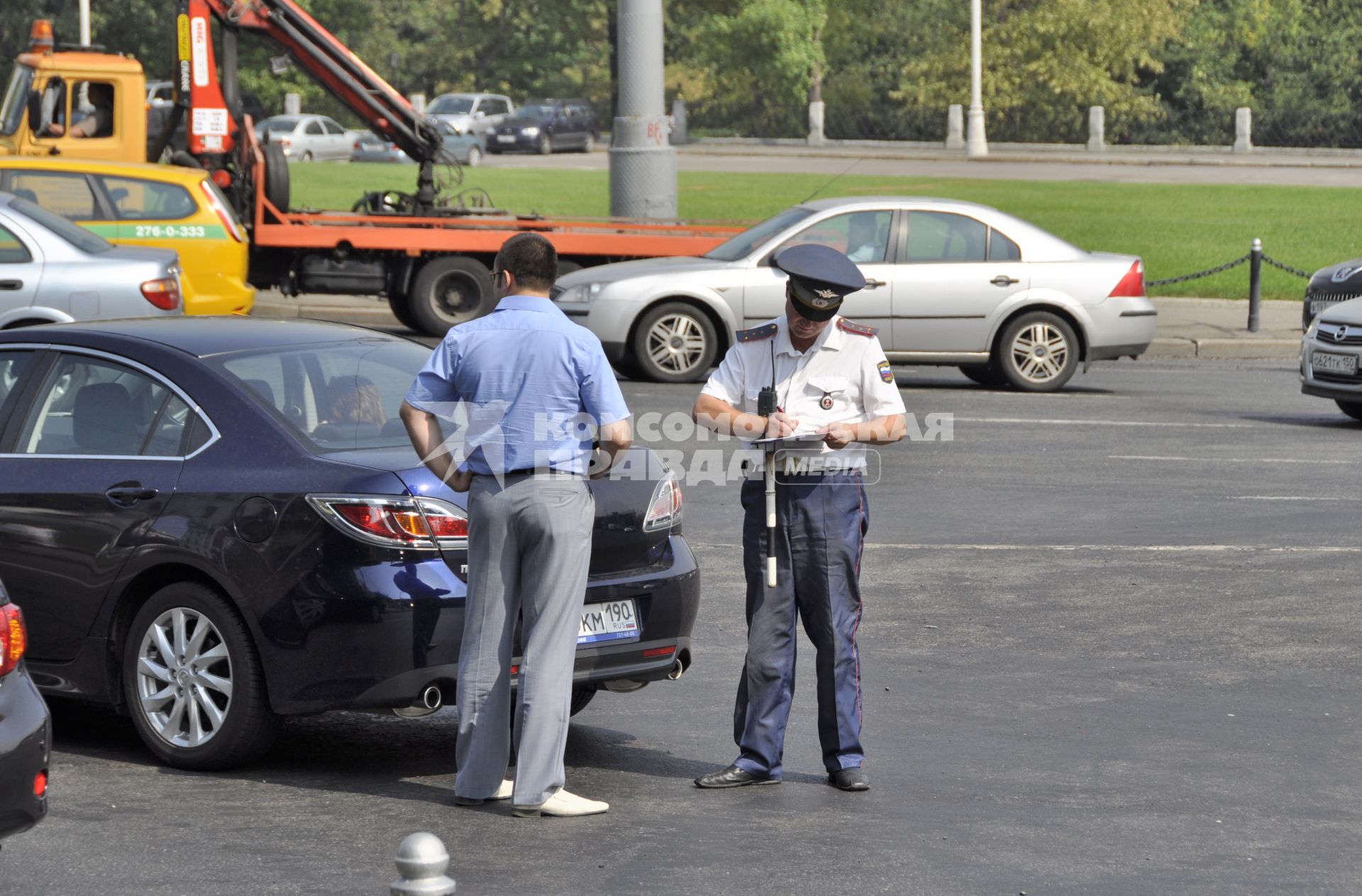 Сотрудник ДПС и нарушитель 11 августа 2010.