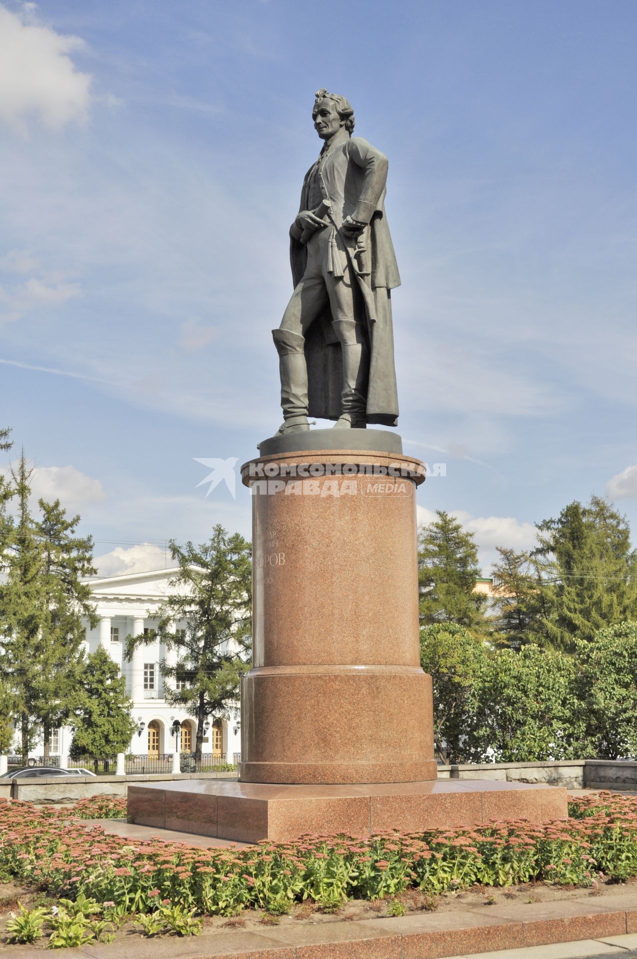 Памятник А. В. Суворову на Суворовской площади (бывшая площадь Коммуны). Установлен в 1982 г. Скульптор - О. К. Комов, архитектор - В. А. Нестеров 25 августа 2010.