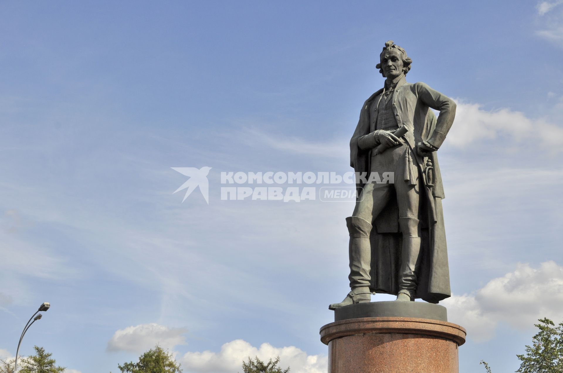 Памятник А. В. Суворову на Суворовской площади (бывшая площадь Коммуны). Установлен в 1982 г. Скульптор - О. К. Комов, архитектор - В. А. Нестеров 25 августа 2010.