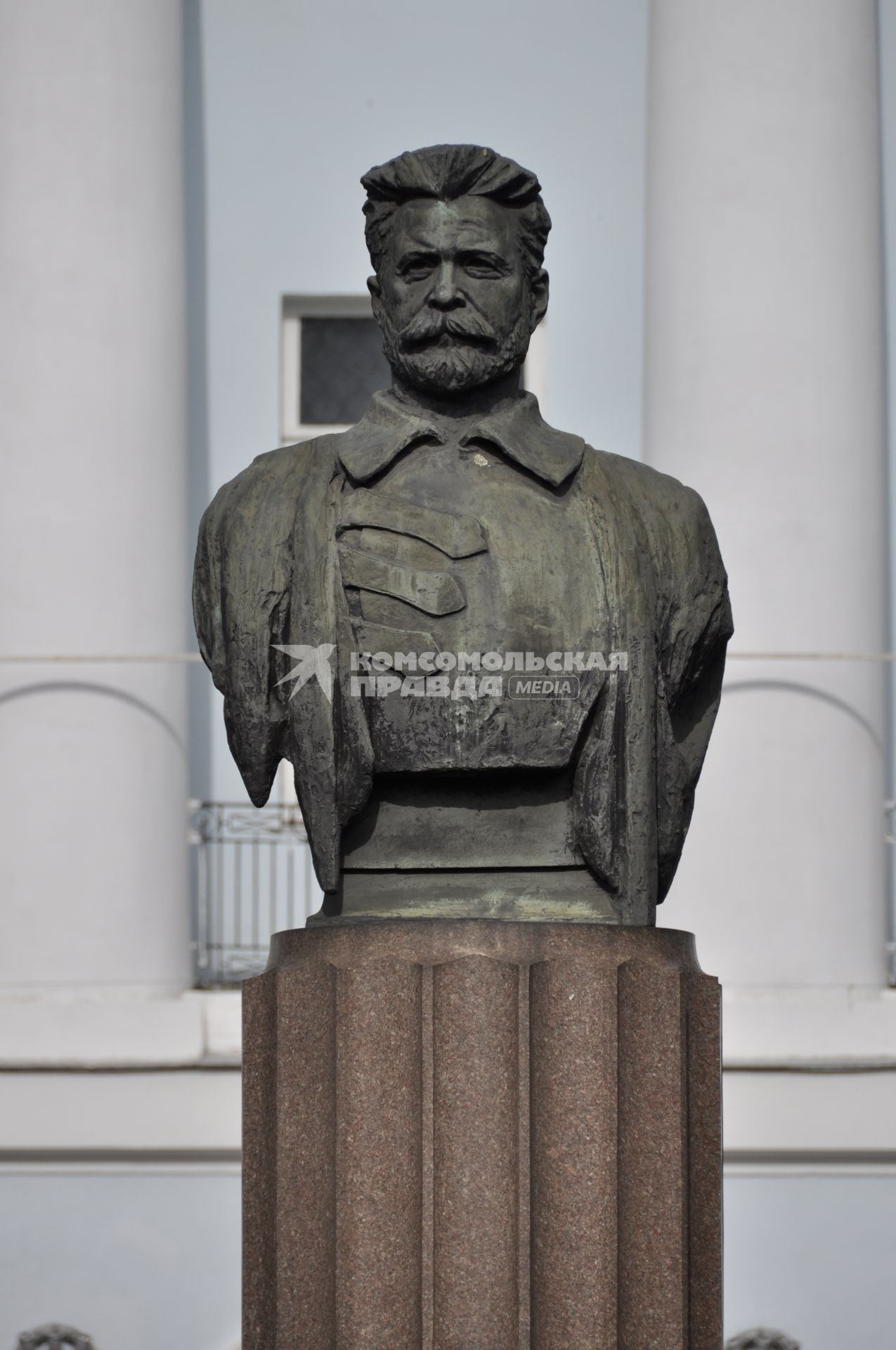 Памятник Михаилу Фрунзе у Центрального Дома Российской Армии в Москве. 25.08.2010 г.