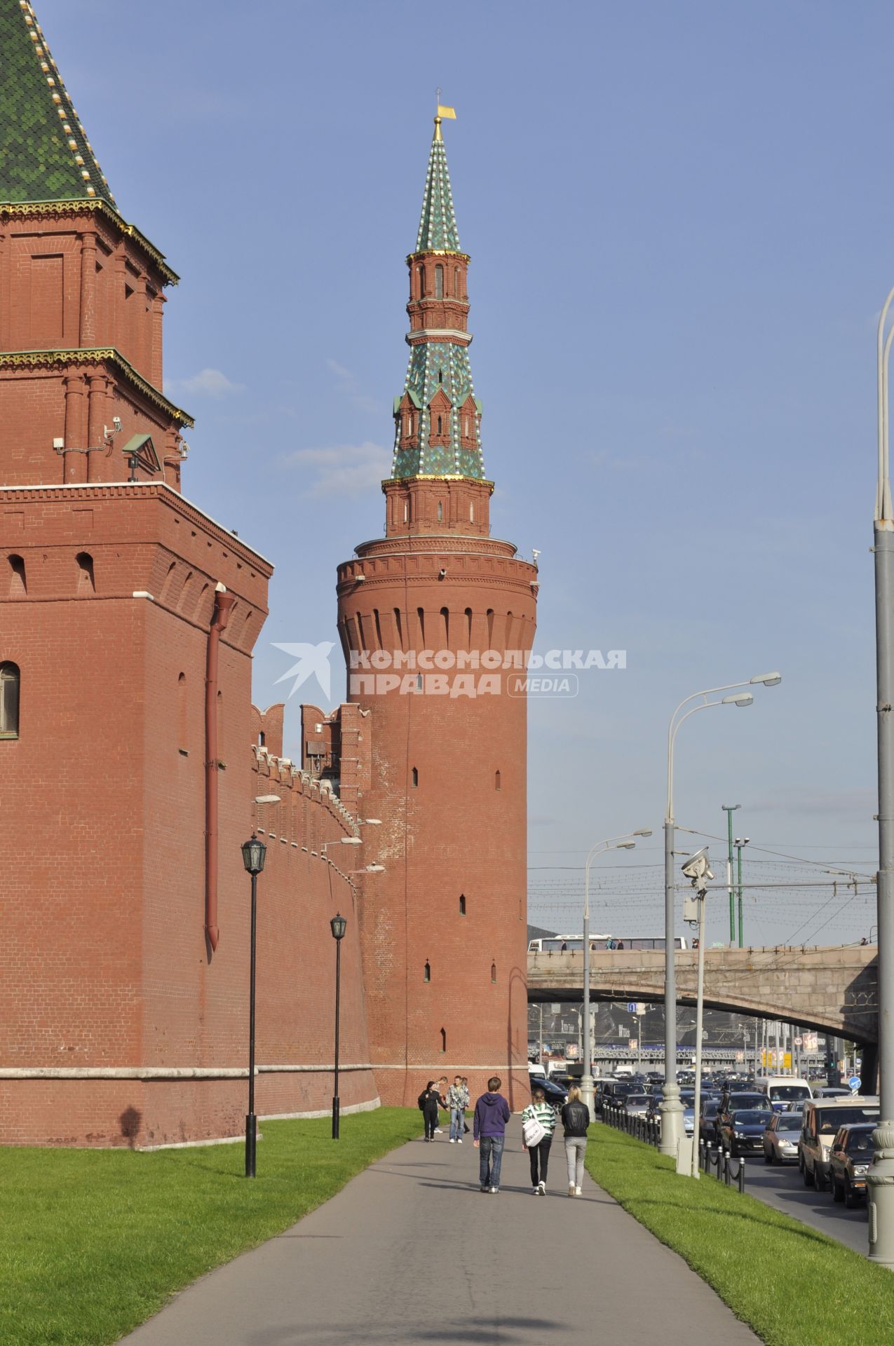 Беклемишевская башня (также известна как Москворецкая) . башня стены Московского Кремля. Расположена в юго-восточном углу кремлёвского треугольника, около Москвы-реки и Москворецкого моста. Название происходит от двора боярина И.Н. Беклемишева, который был расположен внутри Кремля поблизости от башни.