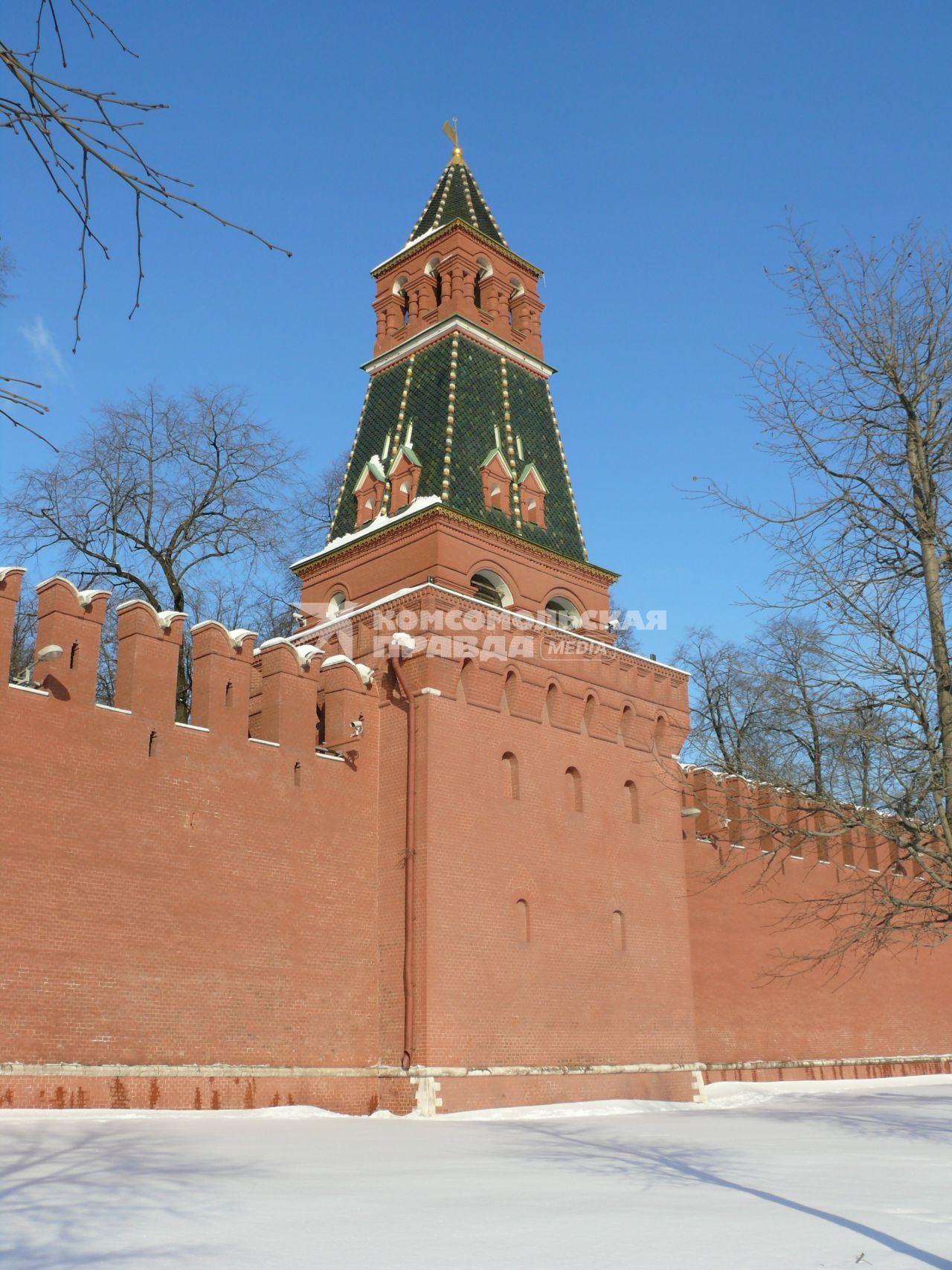 Вторая Безымянная башня . башня стены Московского Кремля. Расположена в части кремлёвской стены, проходящей вдоль Москвы-реки, восточнее Первой Безымянной башни. (17.02.2010).