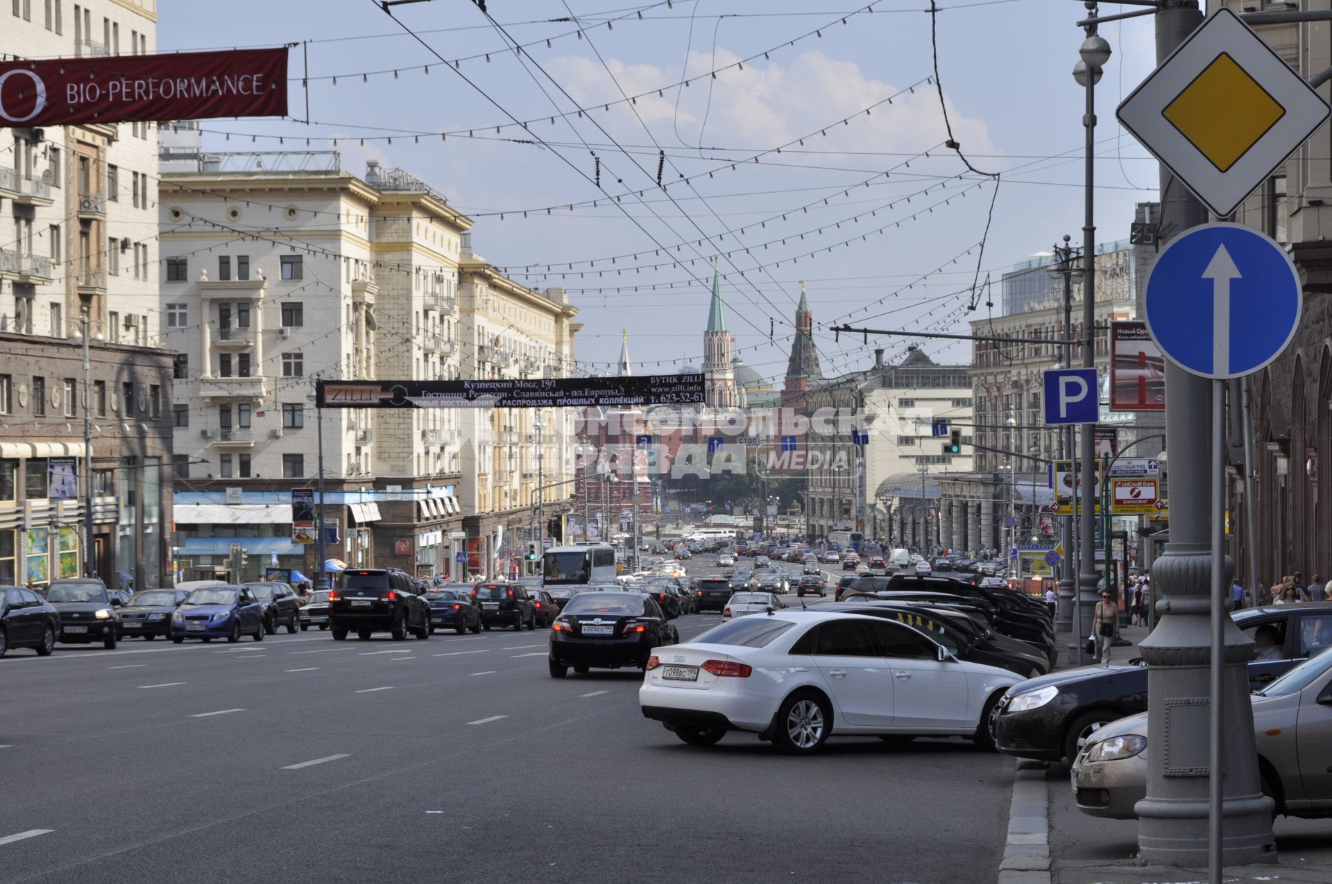 Тверская улица, вид на Кремль (30 июля 2010).