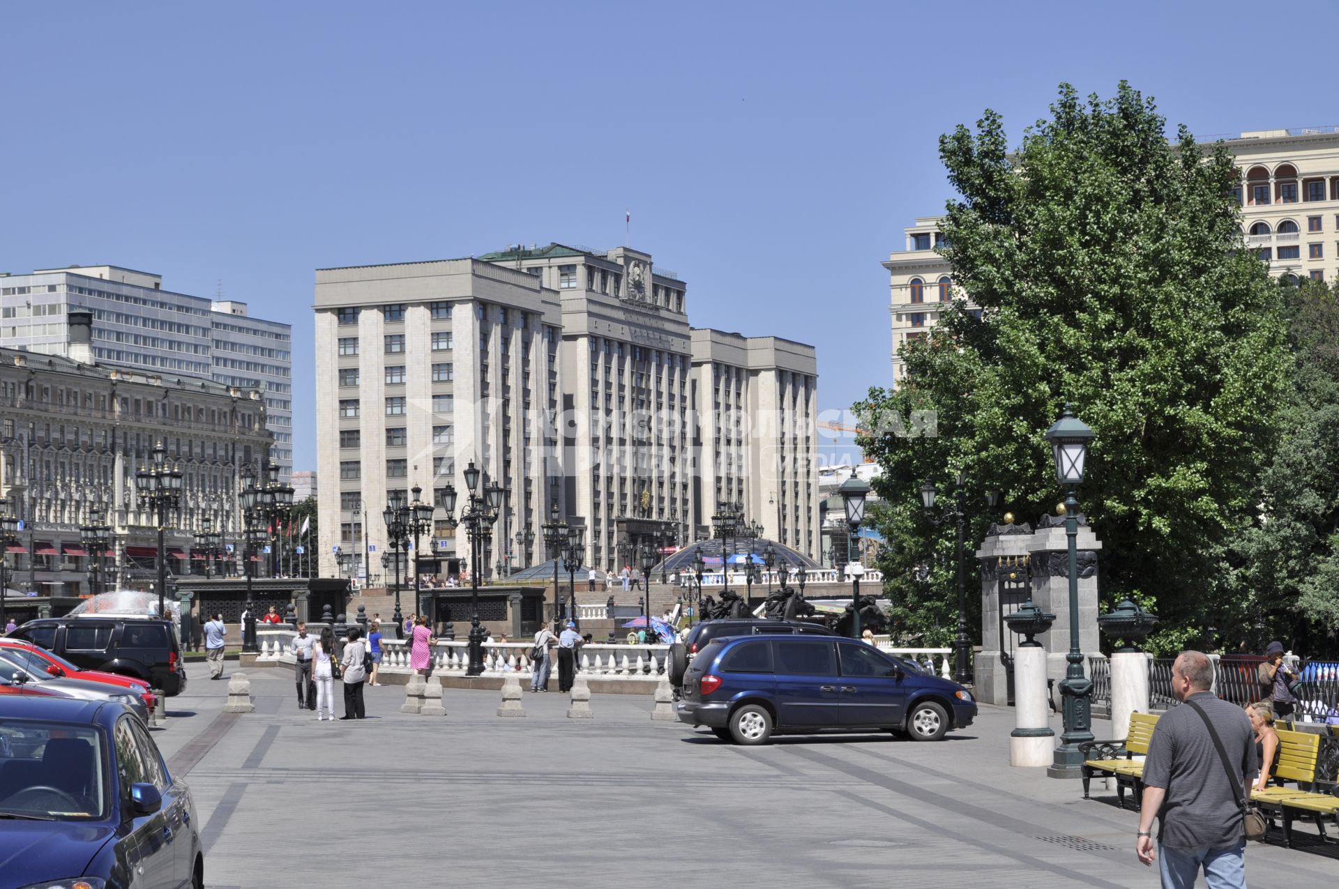 Манежная площадь, здание Государственной Думы РФ. Москва, 30.06.2010.