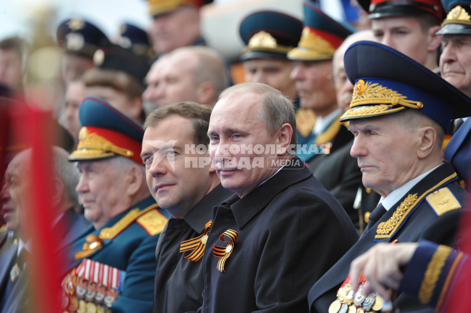 09 мая 2011г. Москва. Красная площадь. Парад, посвященный 66-й годовщине Победы в Великой Отечественной войне. На снимке (слева направо): президент России Дмитрий Медведев и председатель правительства РФ Владимир Путин.