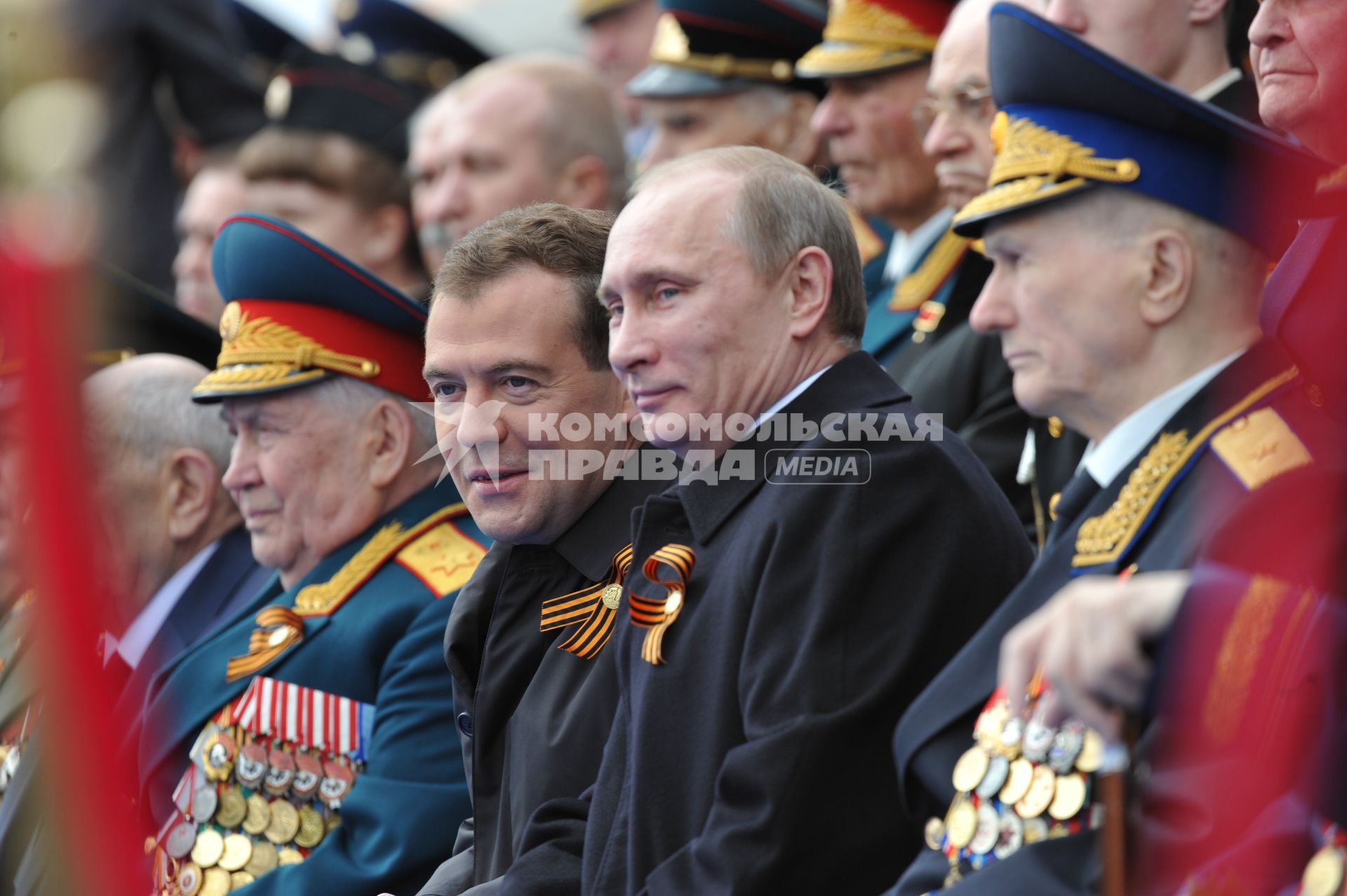 09 мая 2011г. Москва. Красная площадь. Парад, посвященный 66-й годовщине Победы в Великой Отечественной войне. На снимке (слева направо): президент России Дмитрий Медведев и председатель правительства РФ Владимир Путин.