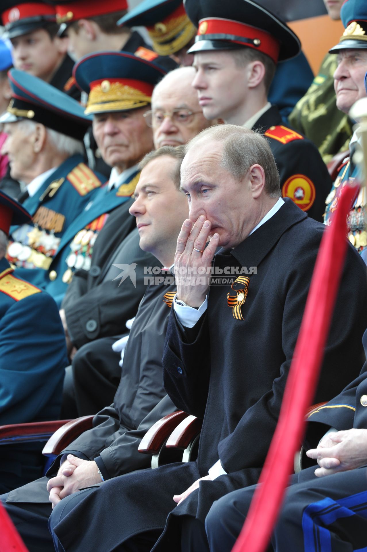 09 мая 2011г. Москва. Красная площадь. Парад, посвященный 66-й годовщине Победы в Великой Отечественной войне. На снимке (слева направо): президент России Дмитрий Медведев и председатель правительства РФ Владимир Путин.