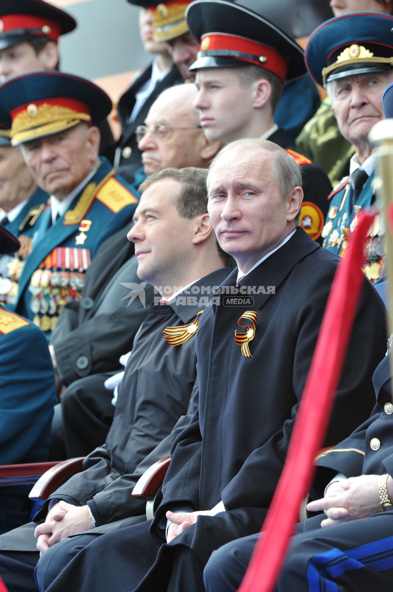 09 мая 2011г. Москва. Красная площадь. Парад, посвященный 66-й годовщине Победы в Великой Отечественной войне. На снимке (слева направо): президент России Дмитрий Медведев и председатель правительства РФ Владимир Путин.