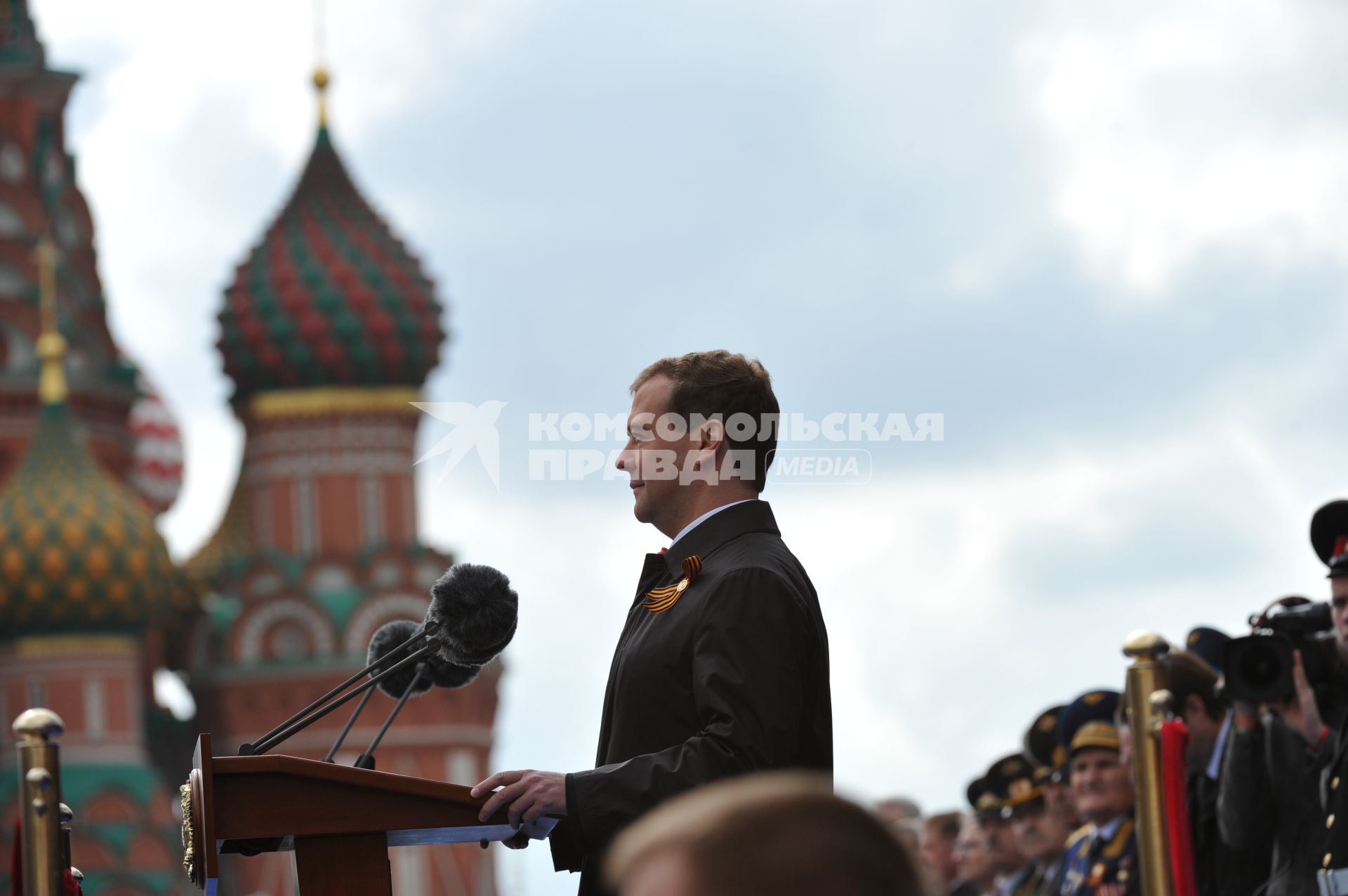 09 мая 2011г. Москва. Красная площадь. Парад, посвященный 66-й годовщине Победы в Великой Отечественной войне. На снимке: президент России Дмитрий Медведев.