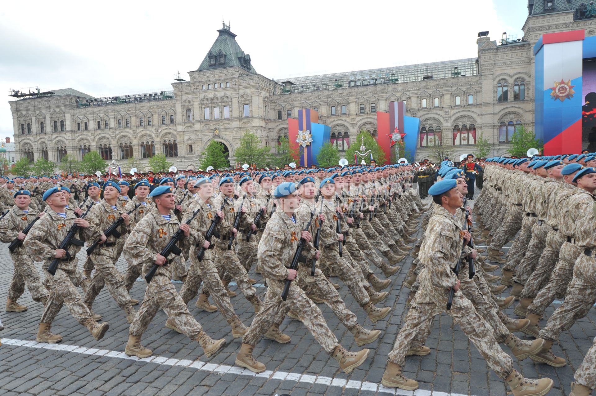 09 мая 2011г. Москва. Красная площадь. Парад, посвященный 66-й годовщине Победы в Великой Отечественной войне.