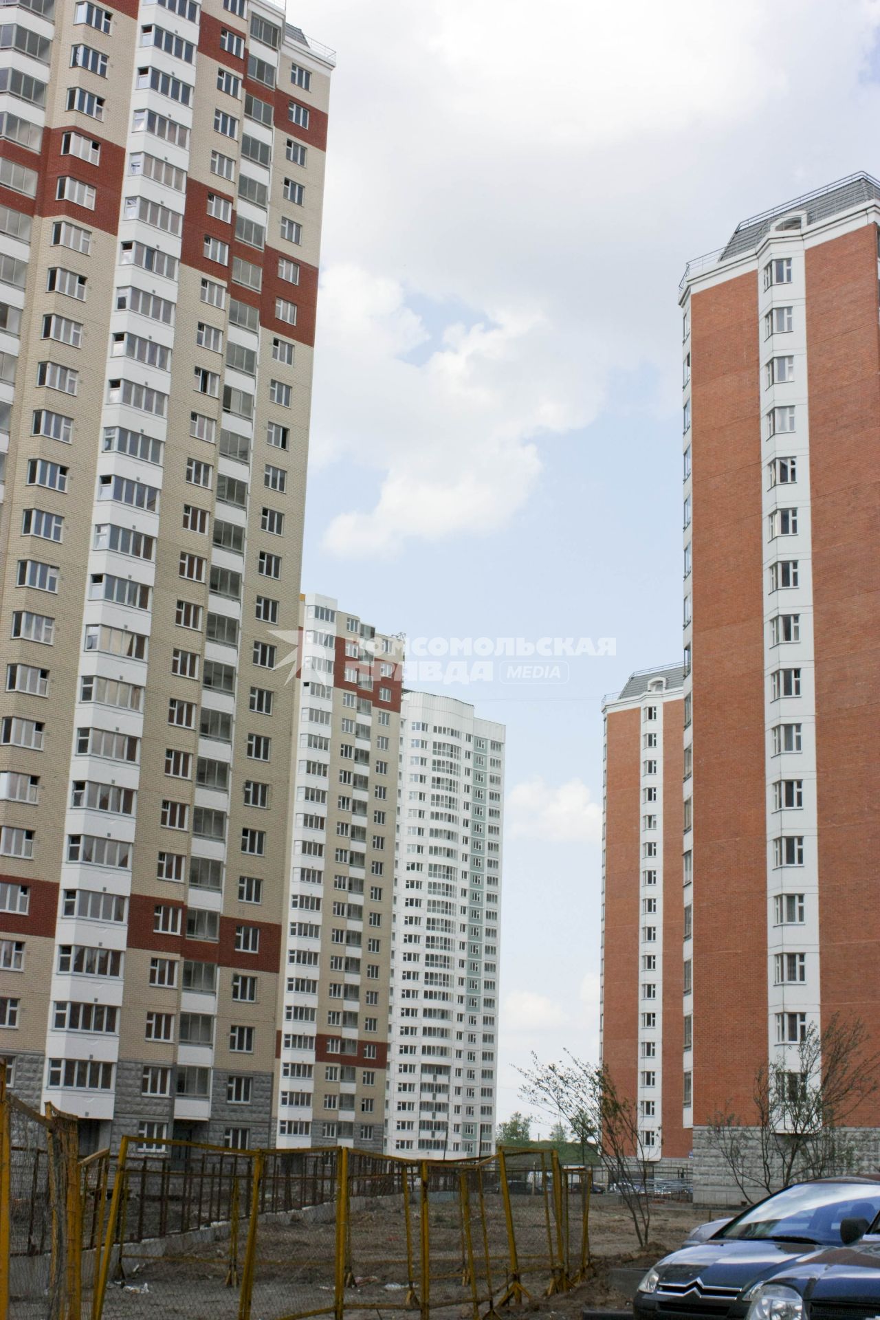 22 мая 2011г. Москва. Строительство нового дома. Стройка, недвижимость, жилье, риэлт, застройщик.