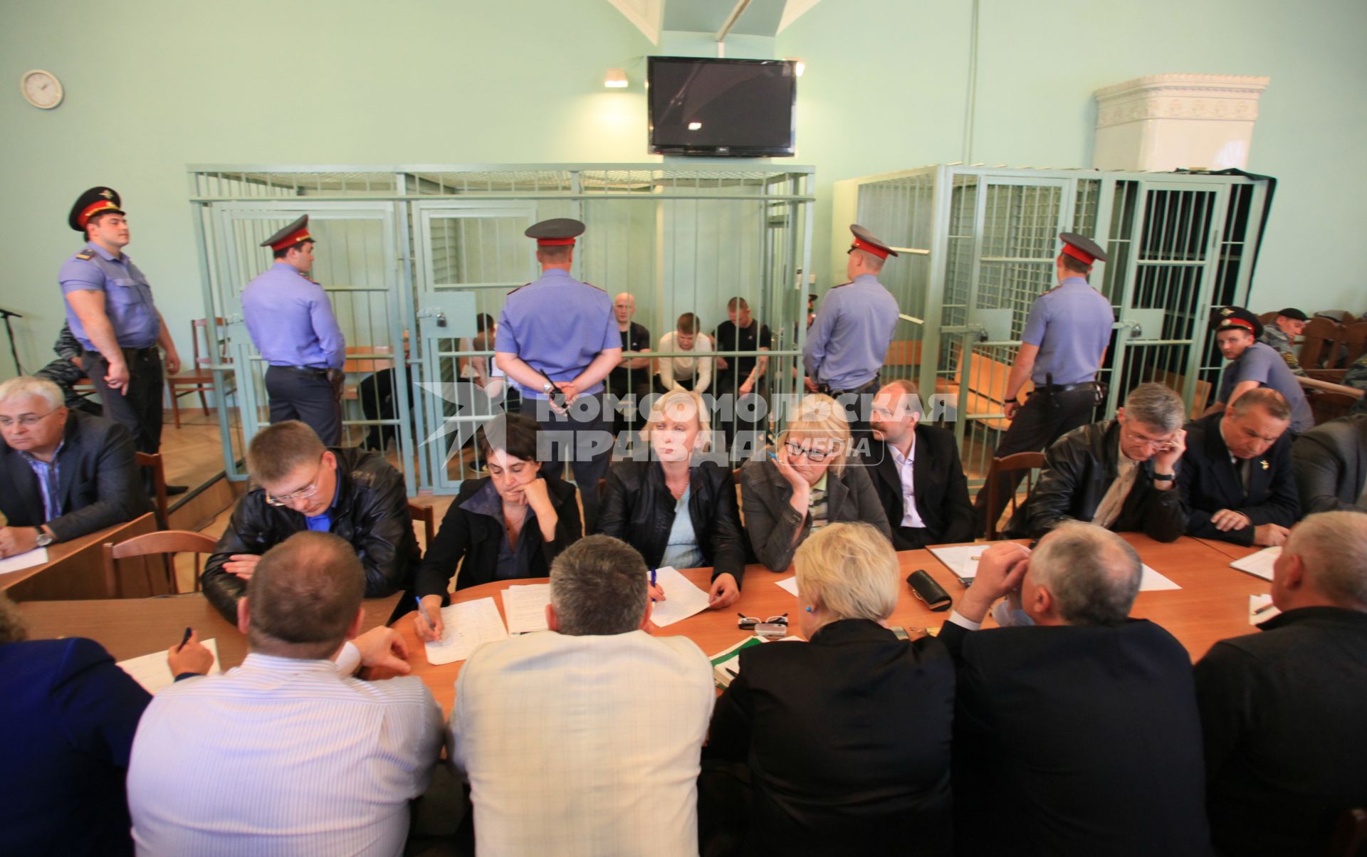 Суд над бандой фашистов Боровикова-Воеводина. Спб. На снимке: заключенные под стражу участники банды. 14 июня 2010 года.
