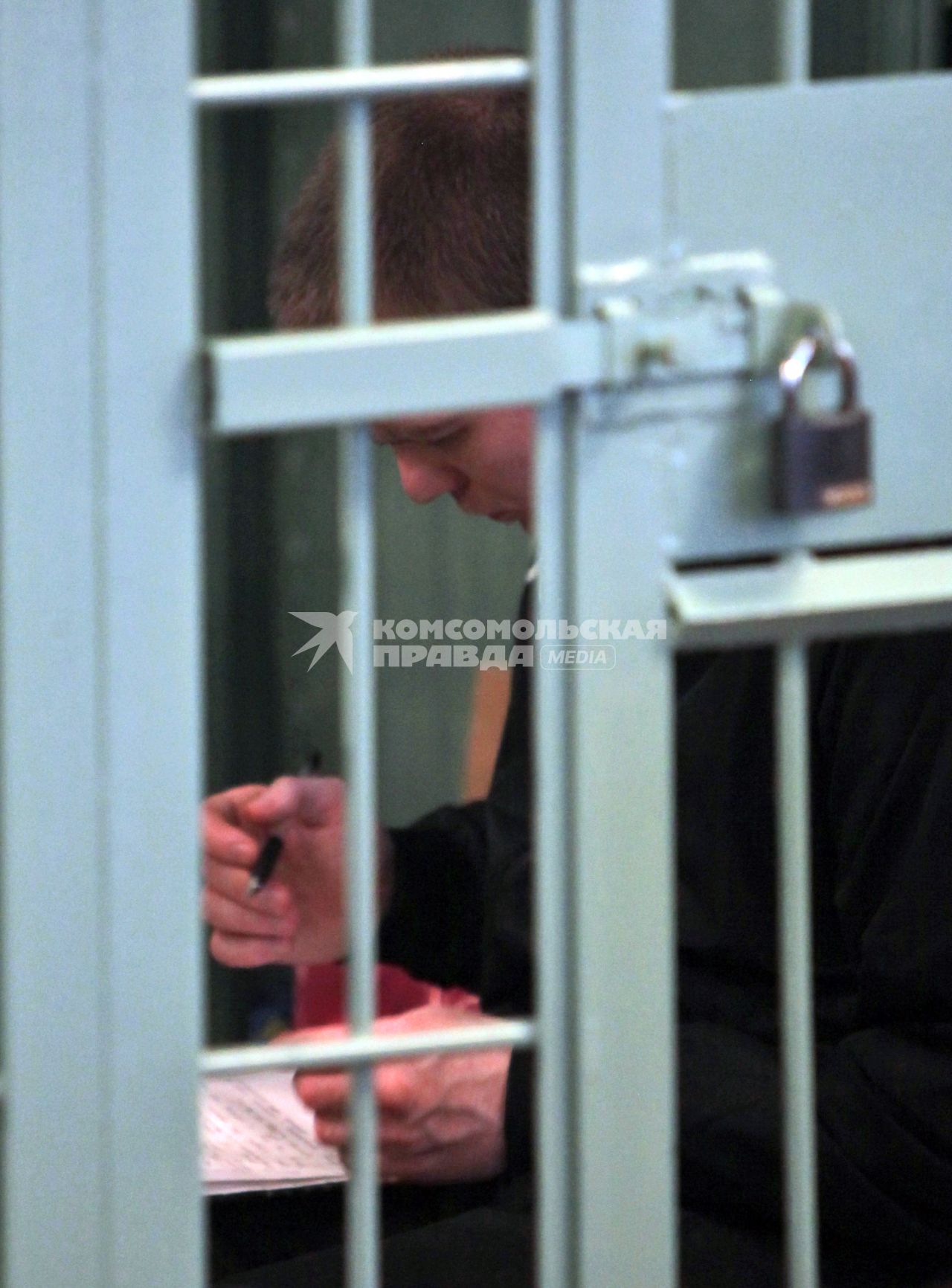 Суд над бандой фашистов Боровикова-Воеводина. Спб. На снимке: заключенный под стражу участник банды. 14 июня 2010 года.