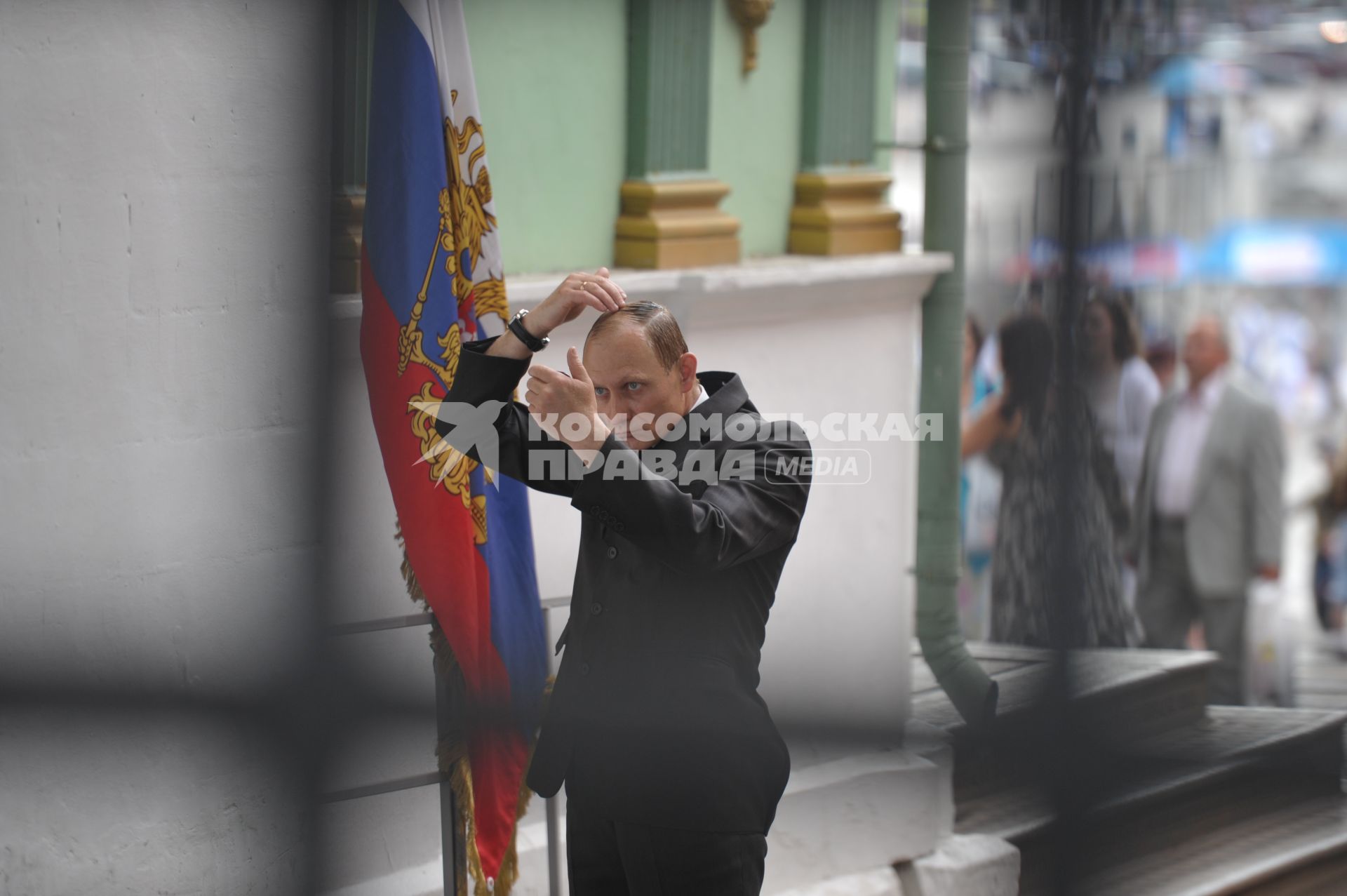 Двойник Путина на манежной площади, Москва, 22 июня 2011 года