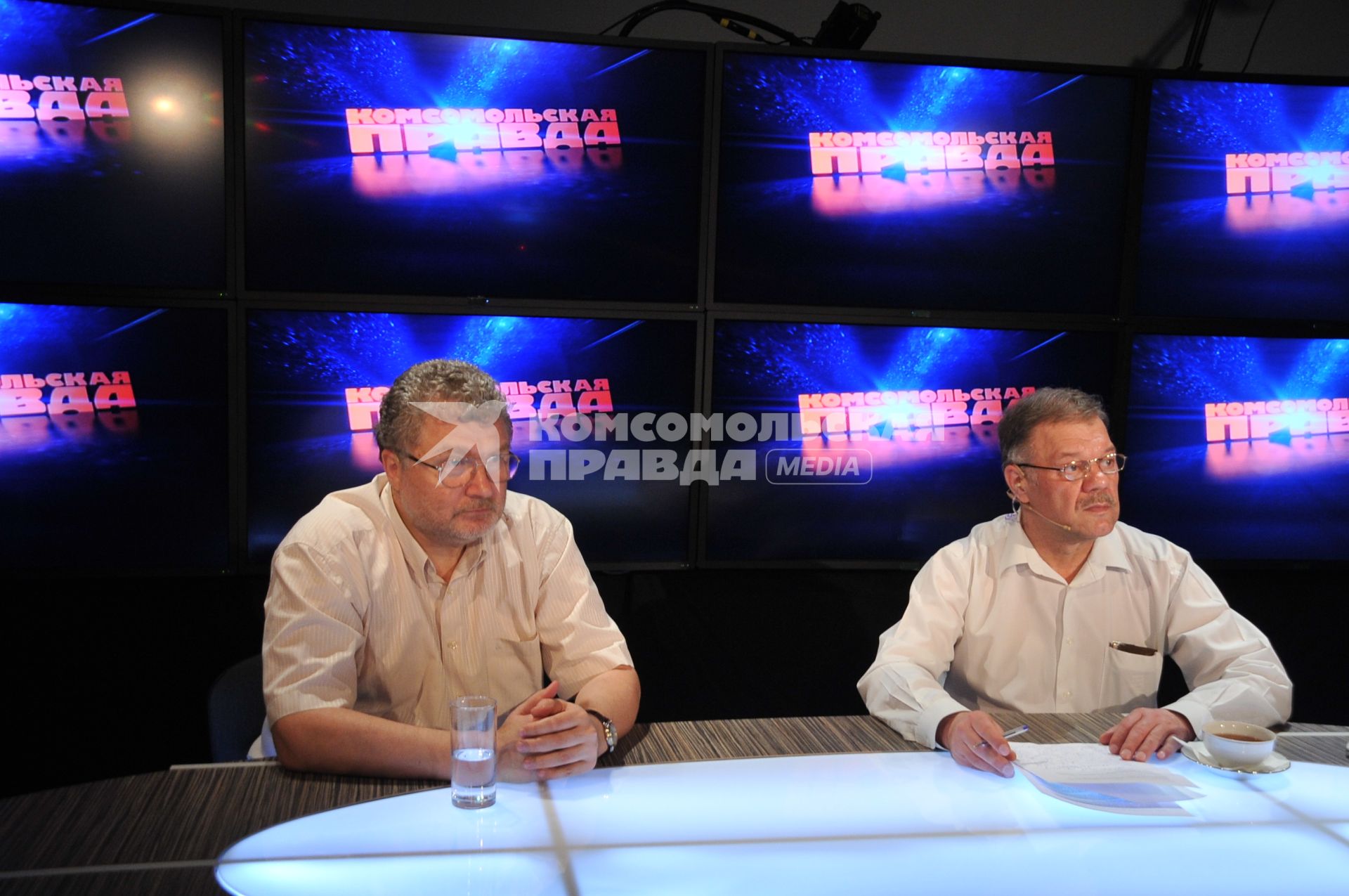 Писатель Юрий Поляков и Гамов Александр Заместитель редактора отдела еждународной и внутренней политики ИД КП. 30 мая 2011 г.
