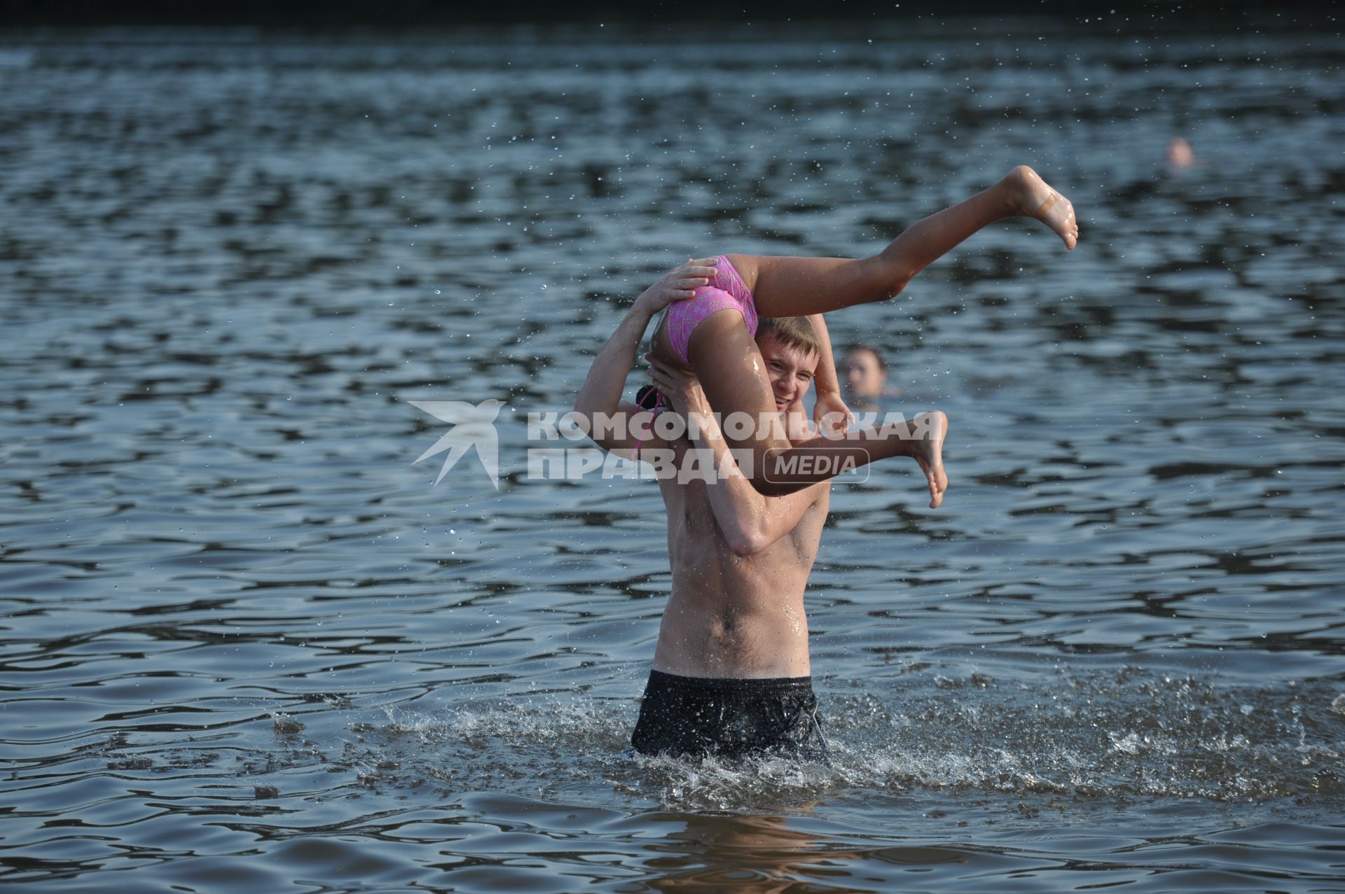 Выходные на пляже в Серебряном бору, Москва, 3 июля  2011 года