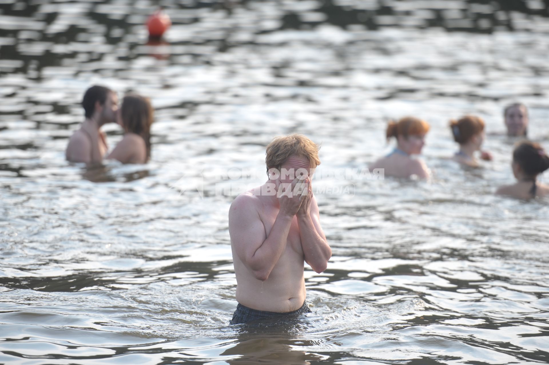 Выходные на пляже в Серебряном бору, Москва, 3 июля  2011 года