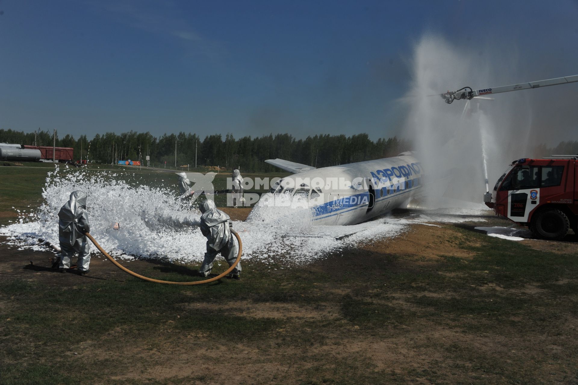 Тушение самолета потерпевшего крушение. Крушение Самолета Ту - 134А-3.  Учения МВД и МЧС России в Ногинске. 20 мая 2011 г.