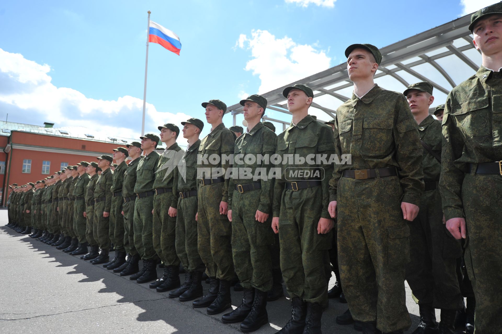 Лефортовская казарма, новобранцы. Строй солдат.  24 мая 2011г.