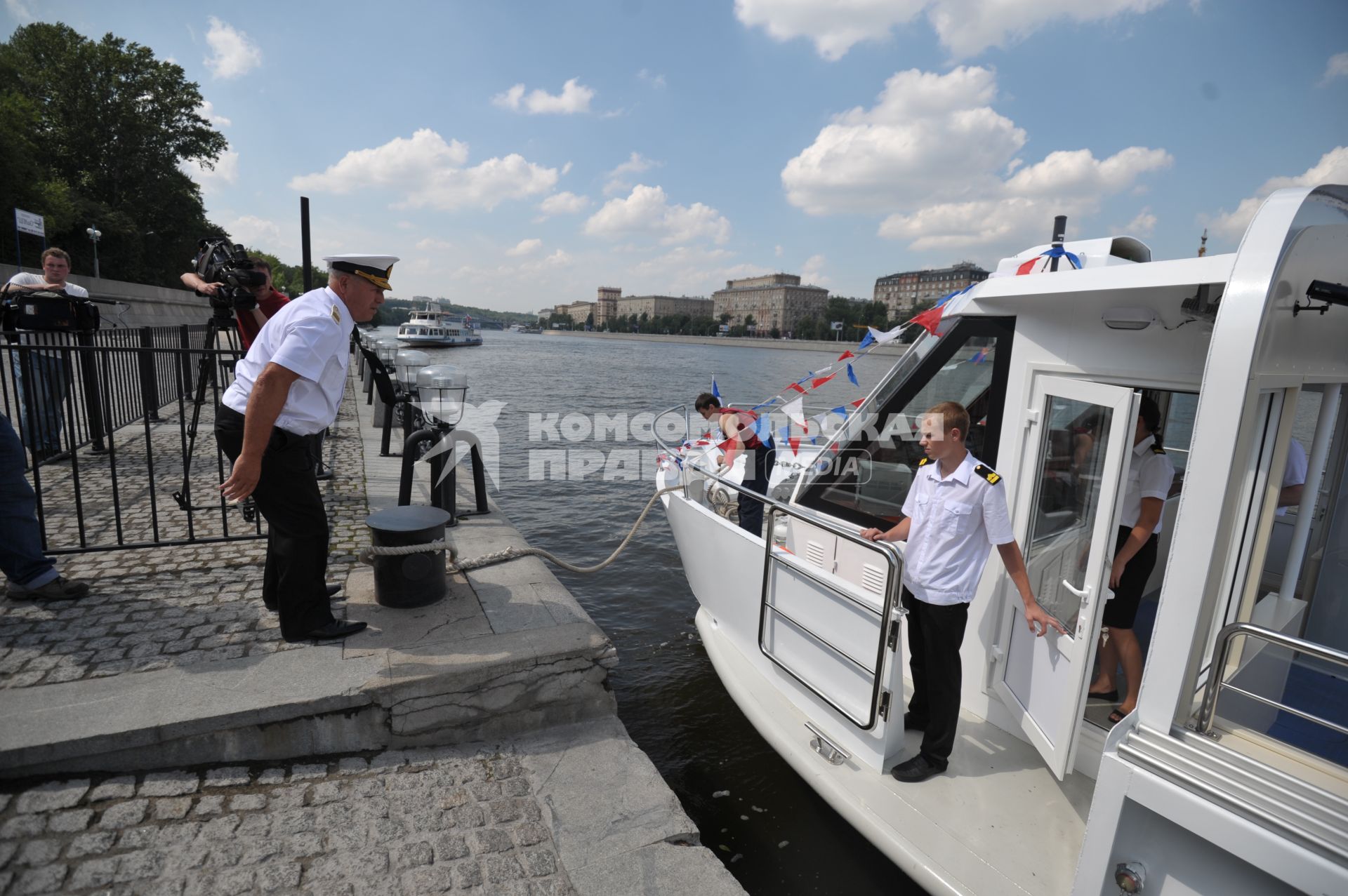 Презентация нового теплохода СТОЛИЦА на Москве- реке, Москва,  1 июля 2011 года.