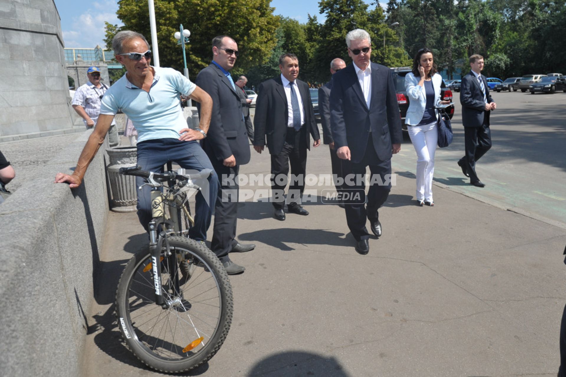 Сергей Собянин на набережной, Москва, 1 июля 2011 года.