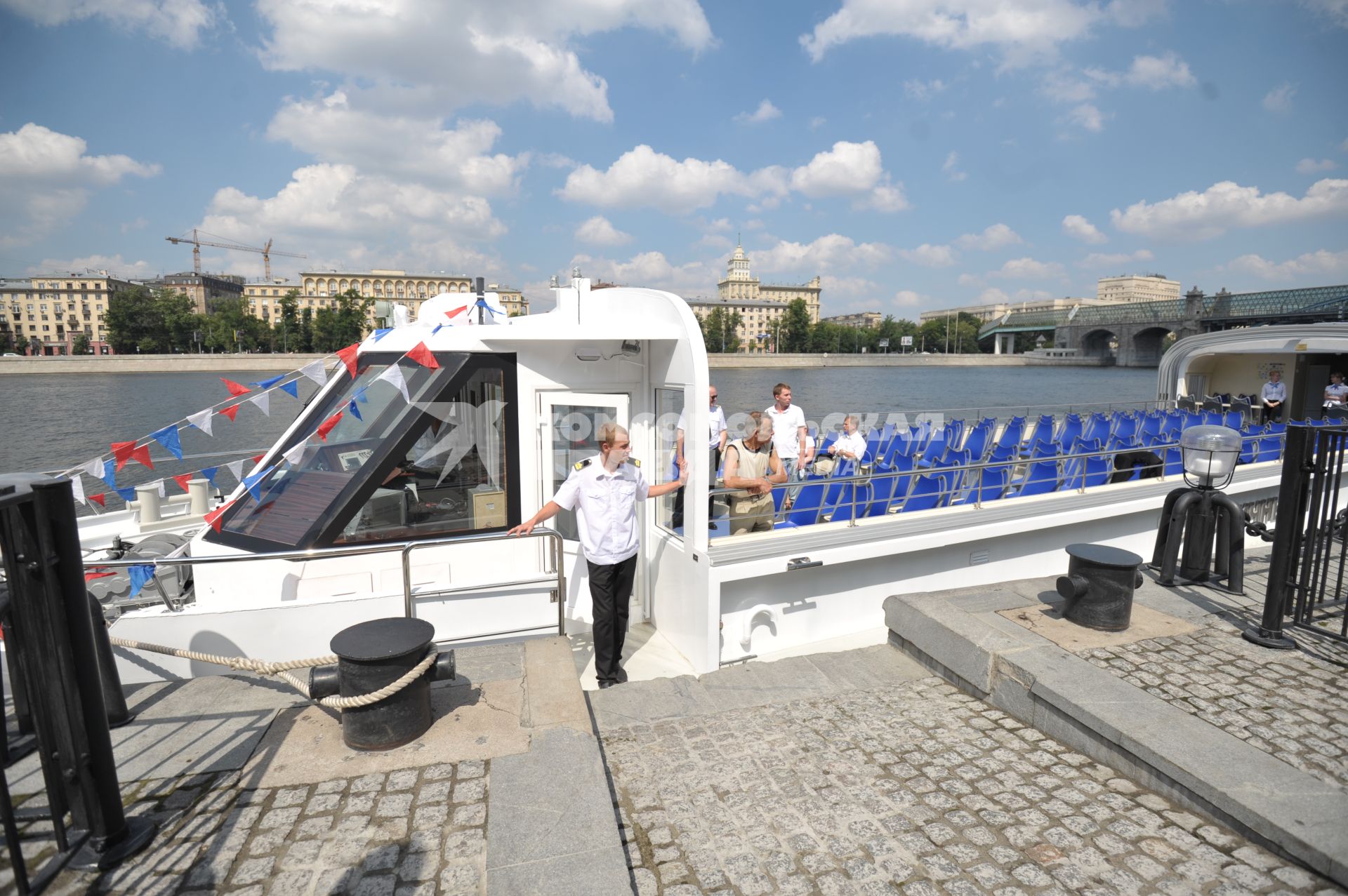 Презентация нового теплохода СТОЛИЦА на Москве- реке, Москва,  1 июля 2011 года.