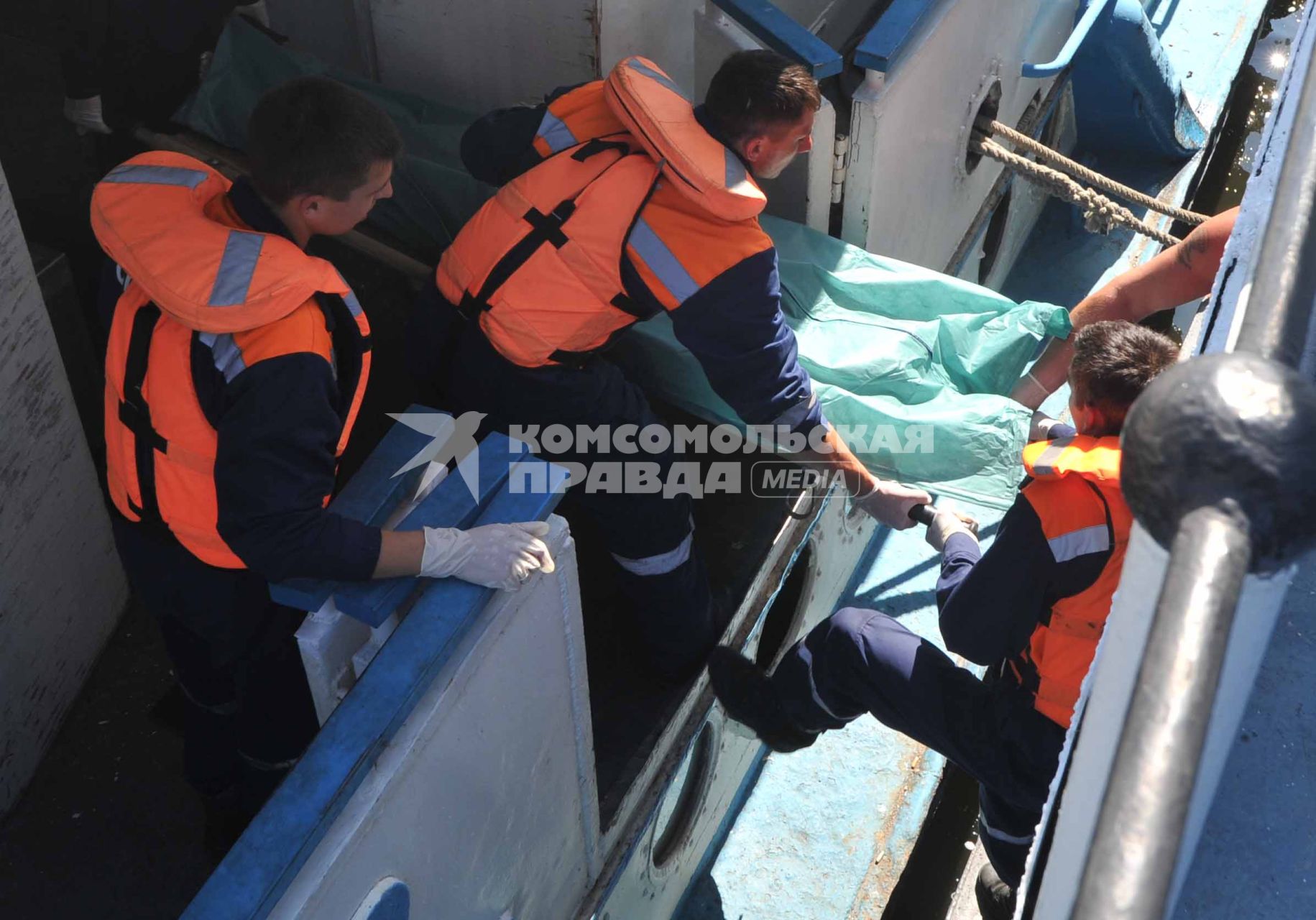 В Куйбышевском водохранилище на Волге затонул теплоход Булгария. Спасатели.