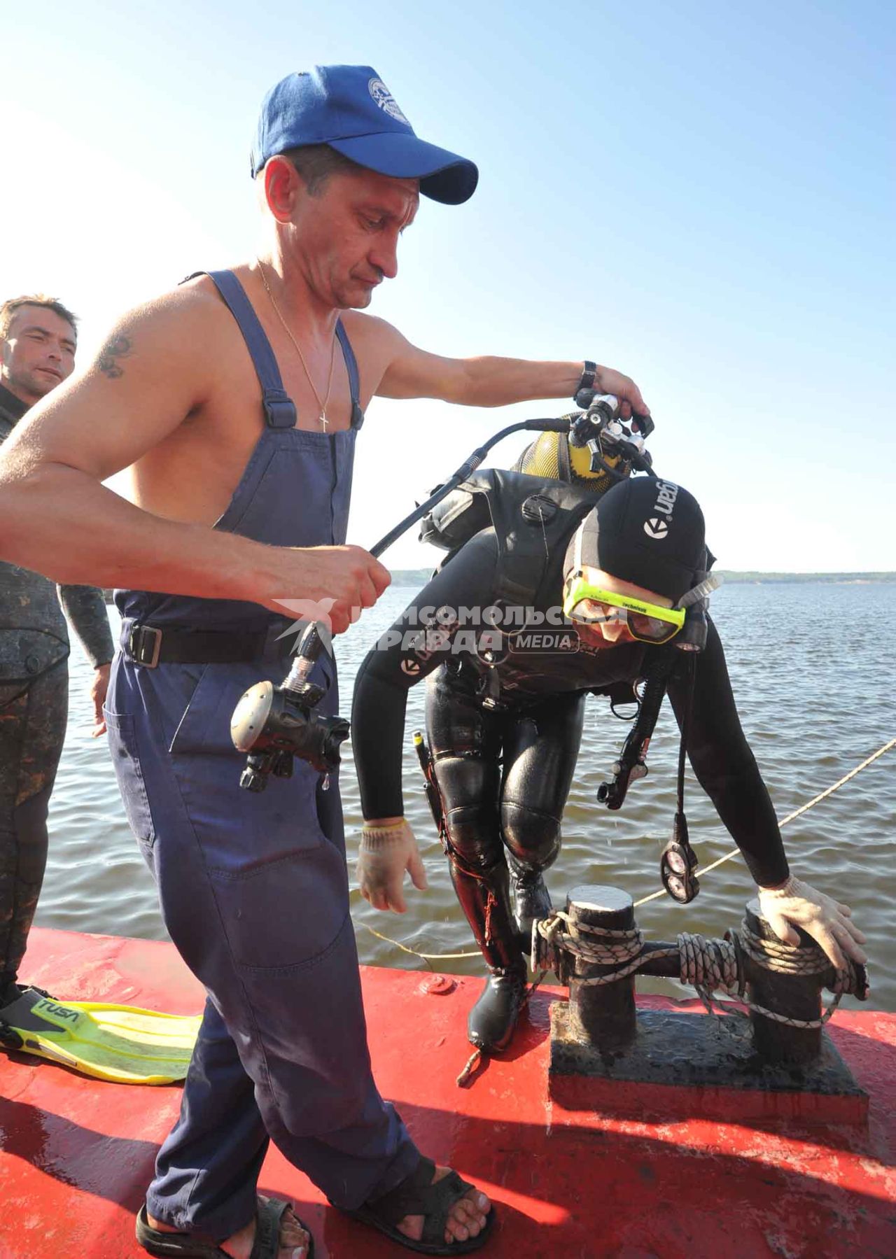 В Куйбышевском водохранилище на Волге затонул теплоход Булгария. Спасатели.