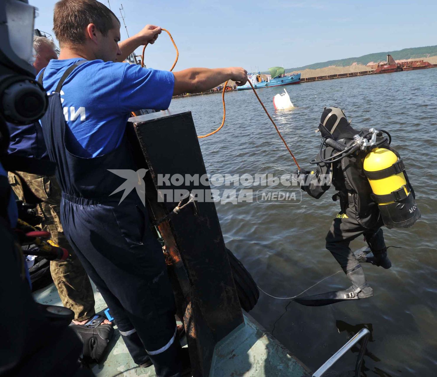 В Куйбышевском водохранилище на Волге затонул теплоход Булгария. Спасатели.