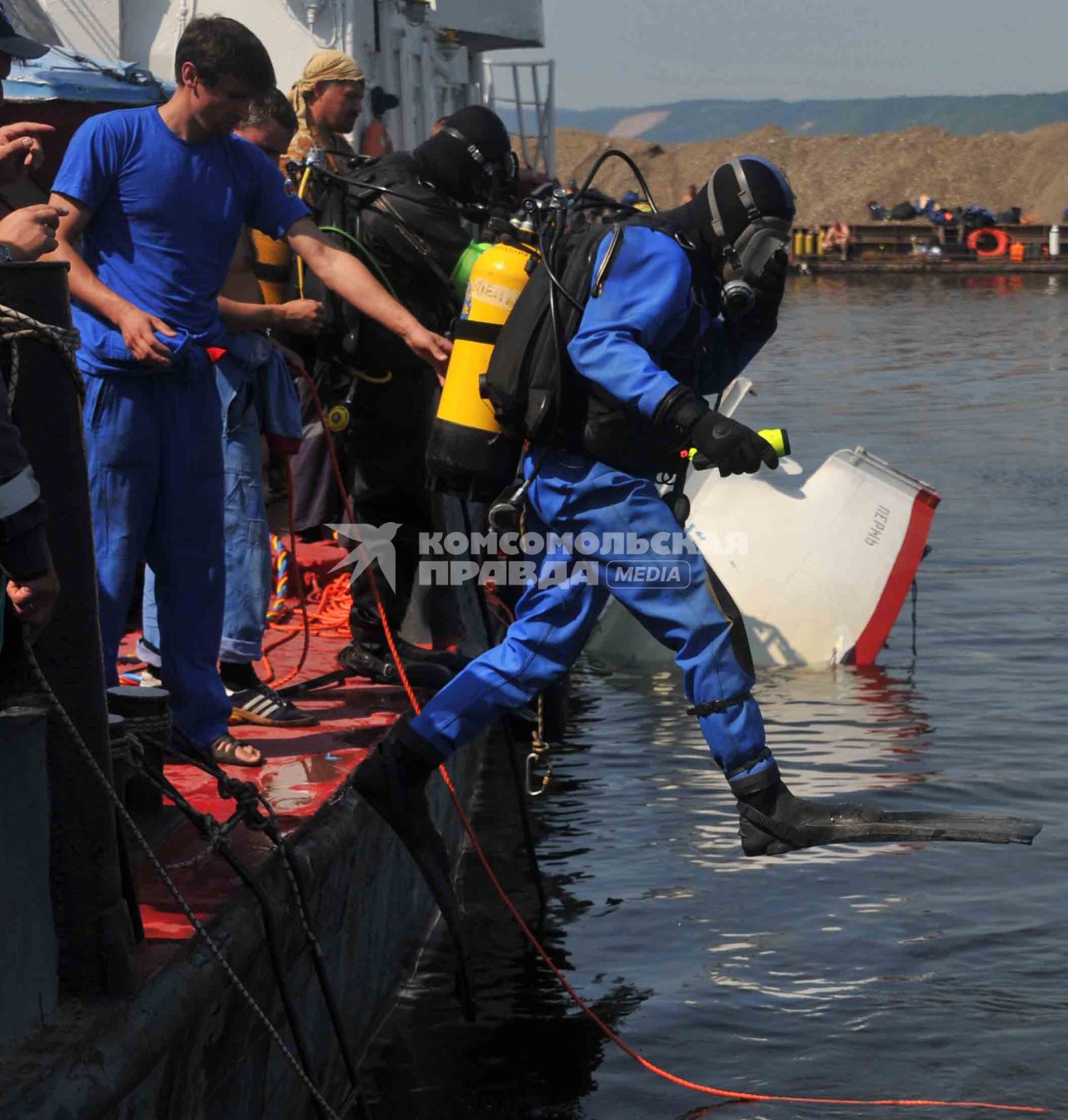 В Куйбышевском водохранилище на Волге затонул теплоход Булгария. Спасатели.