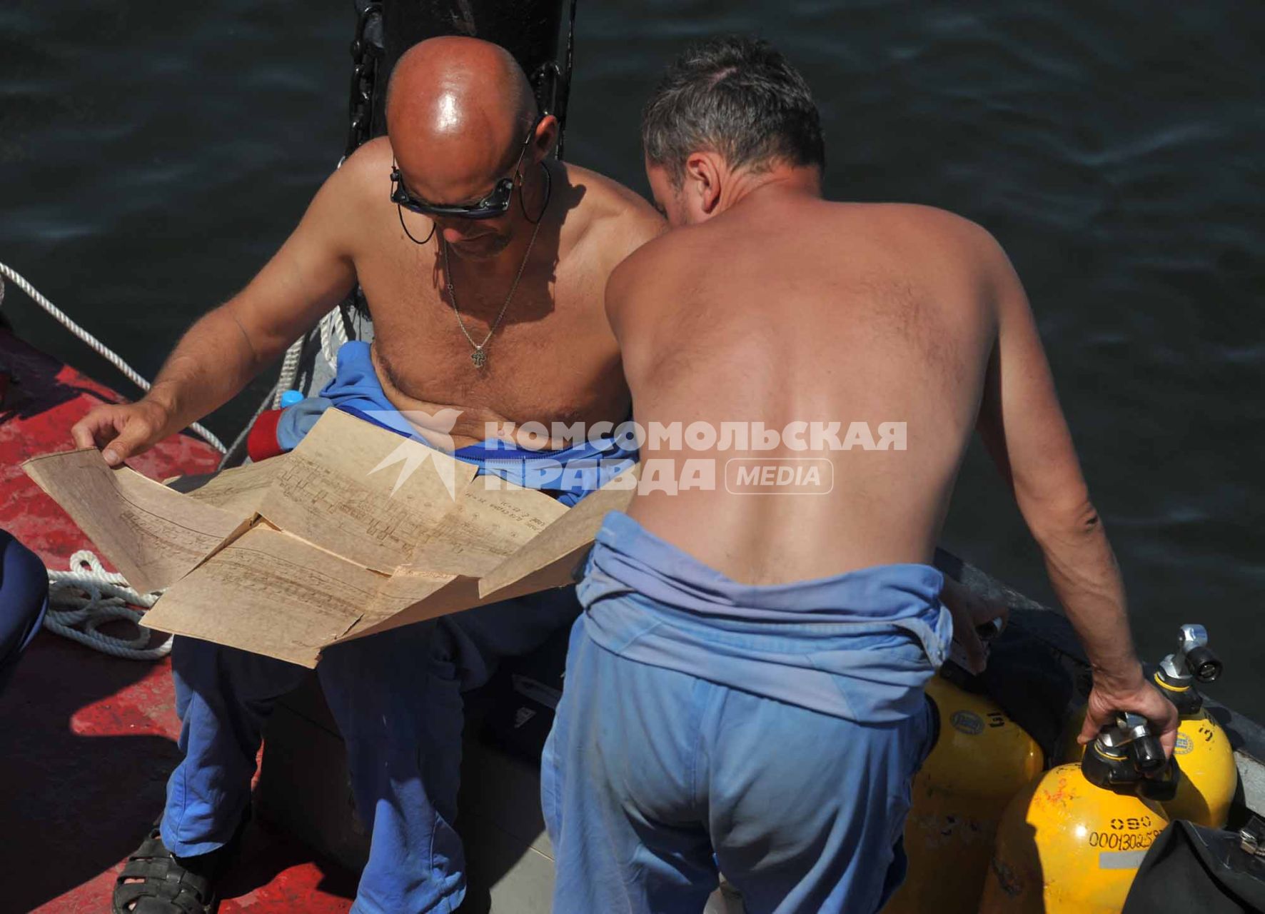 В Куйбышевском водохранилище на Волге затонул теплоход Булгария. Спасательные работы.