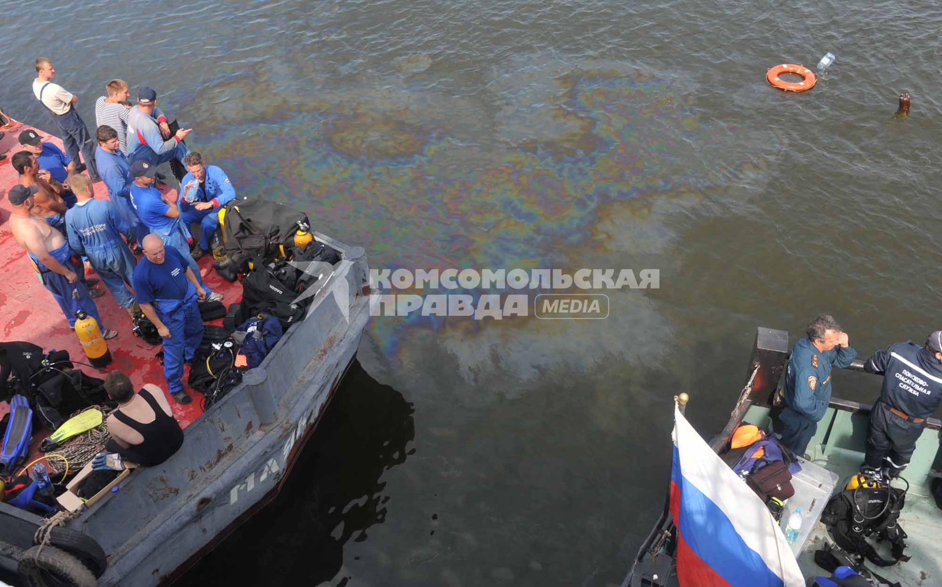 В Куйбышевском водохранилище на Волге затонул теплоход Булгария. Спасательные работы. Утечка солярки.