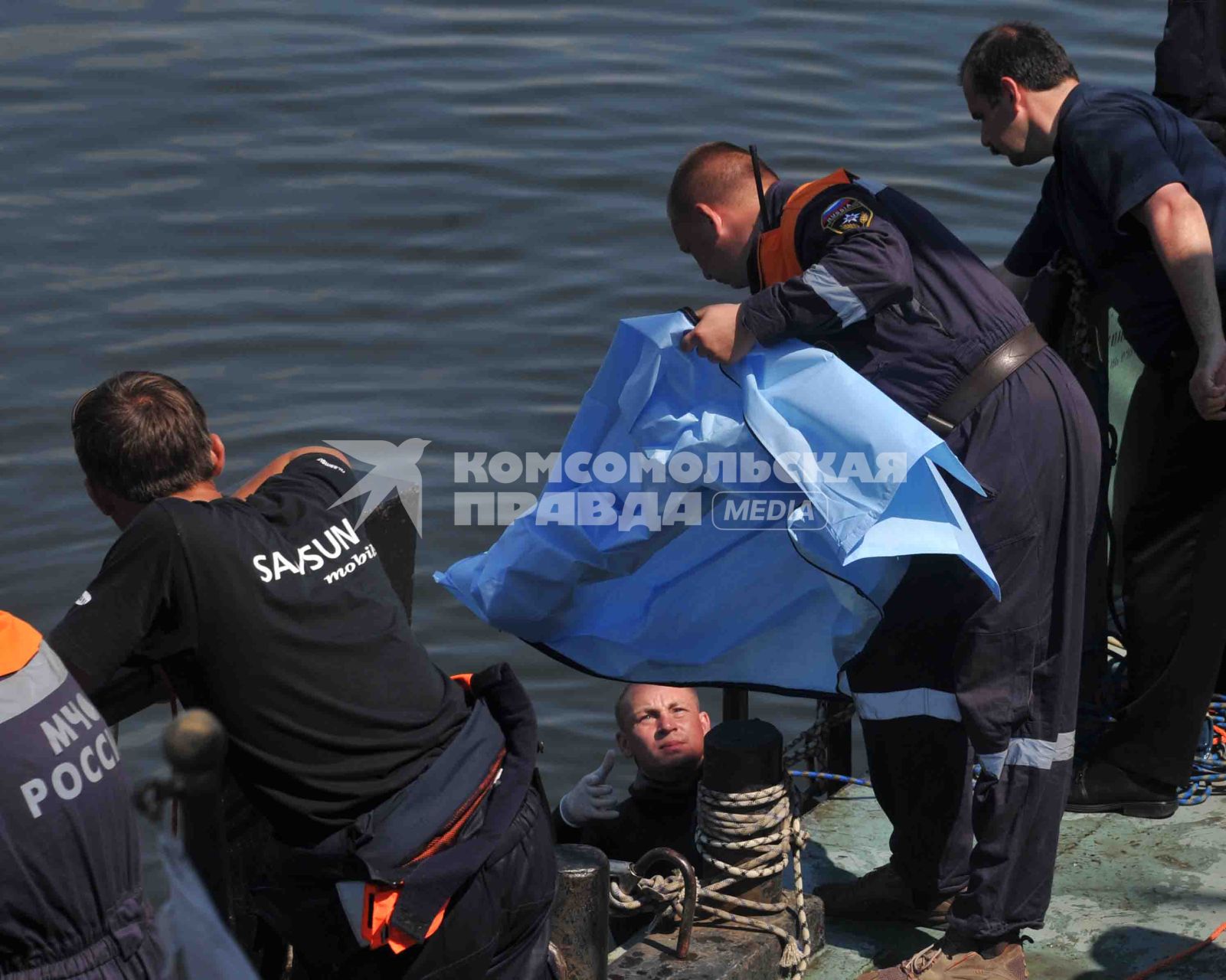 В Куйбышевском водохранилище на Волге затонул теплоход Булгария. Спасатели. Подготовка мешков