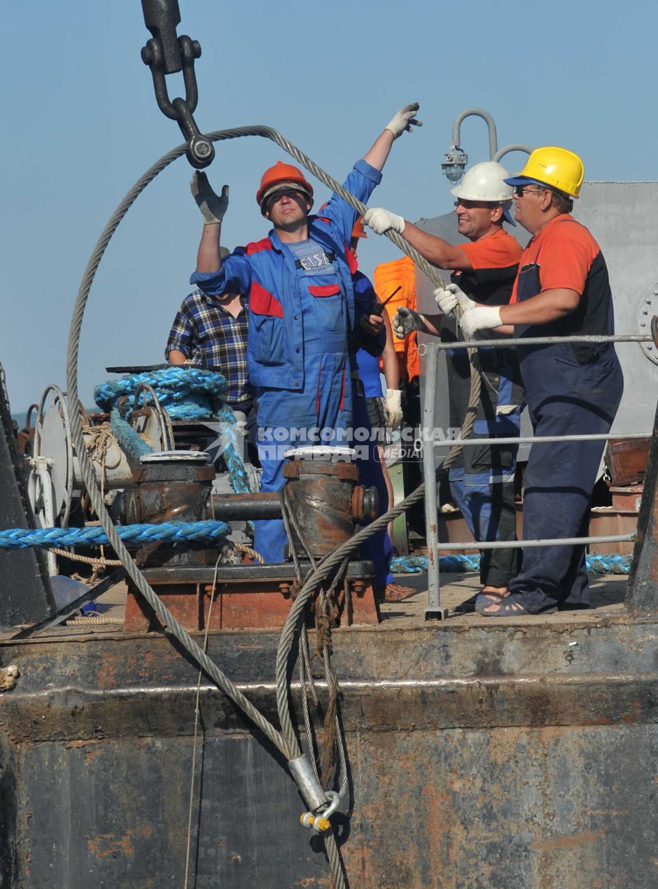 В Куйбышевском водохранилище на Волге затонул теплоход Булгария. Подъем корабля. Спасатели.