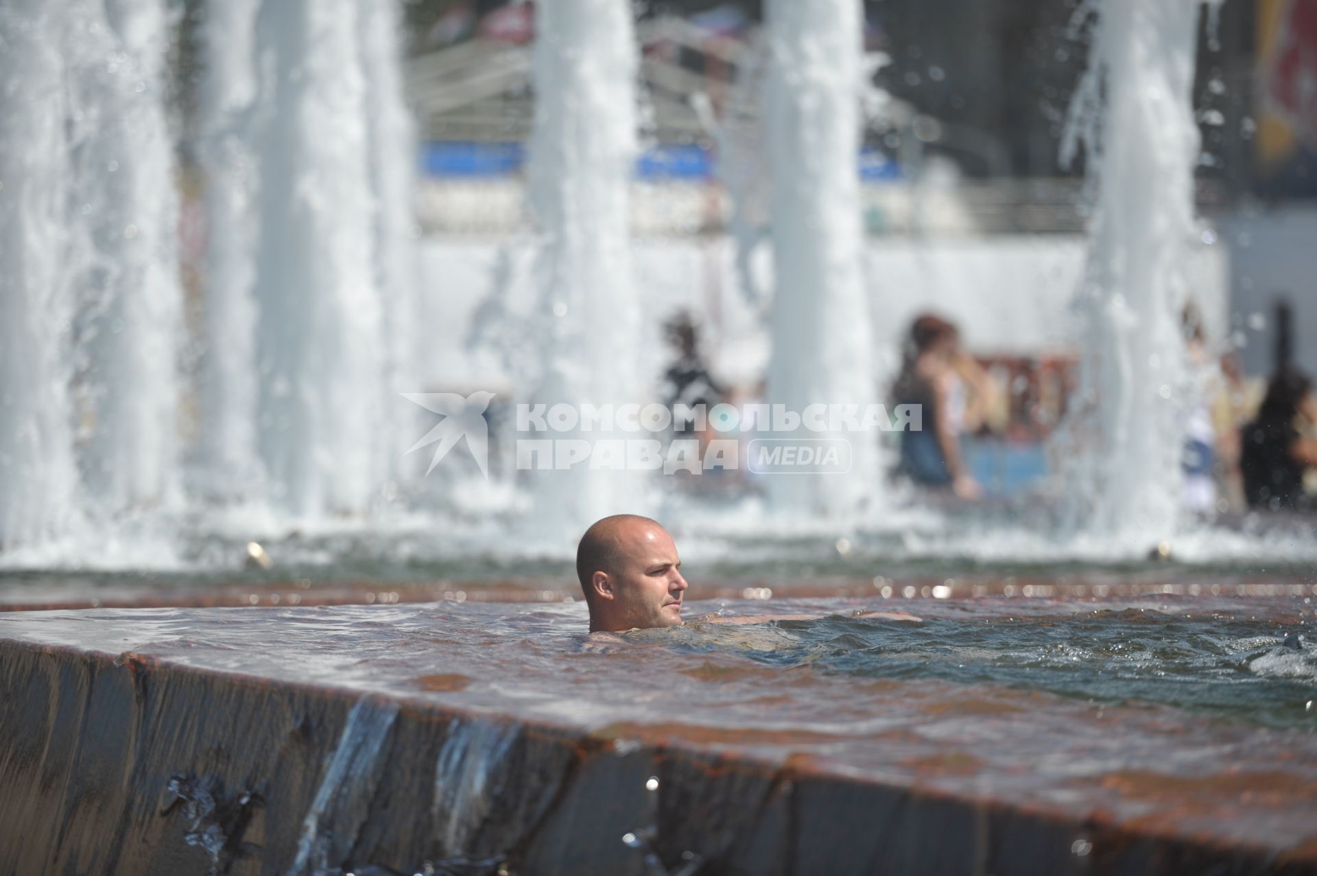 Фонтан на Поклонной горе. Москва.  21 июля 2011 года.