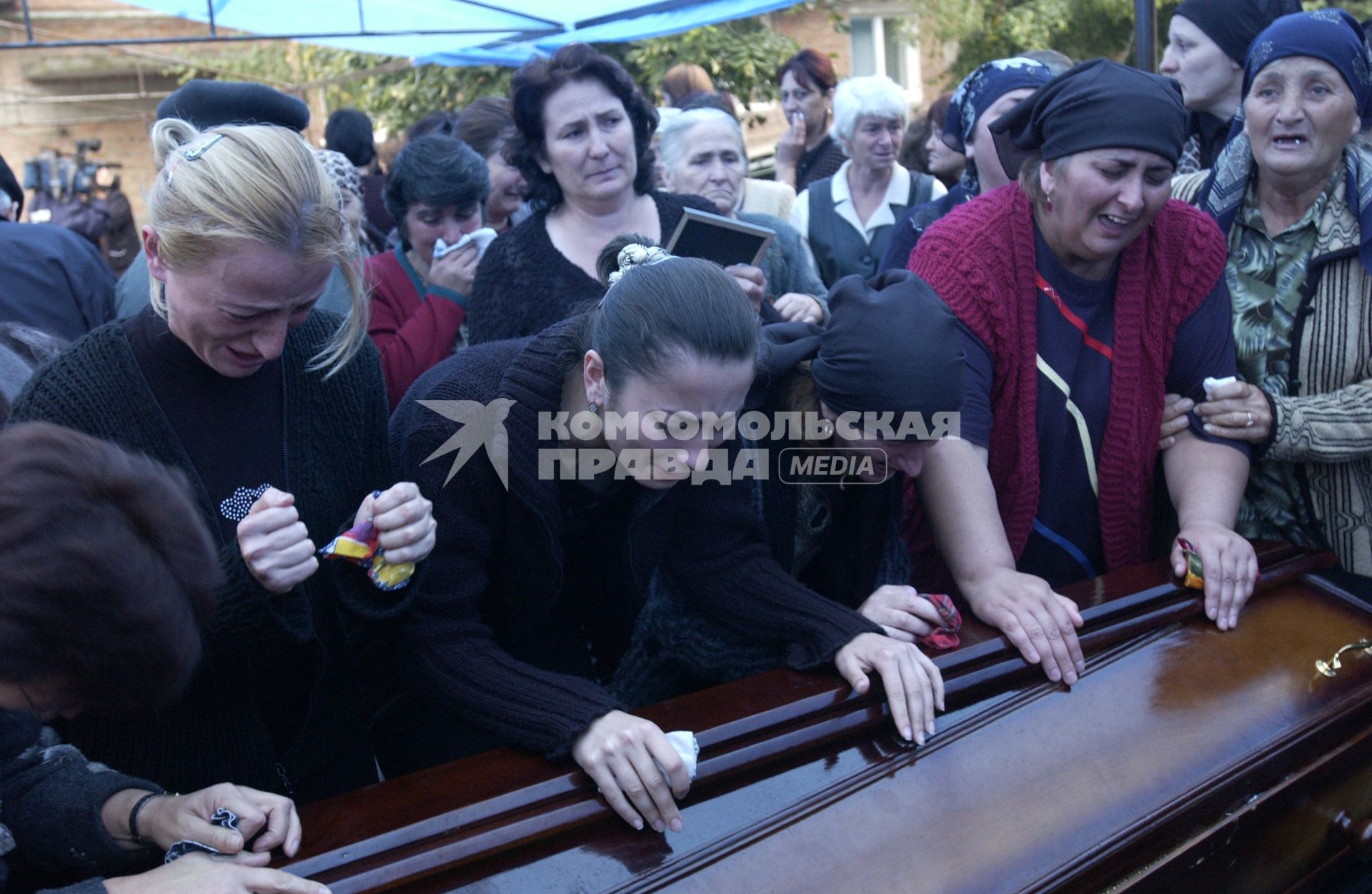 Террористический акт в Беслане. Похороны.