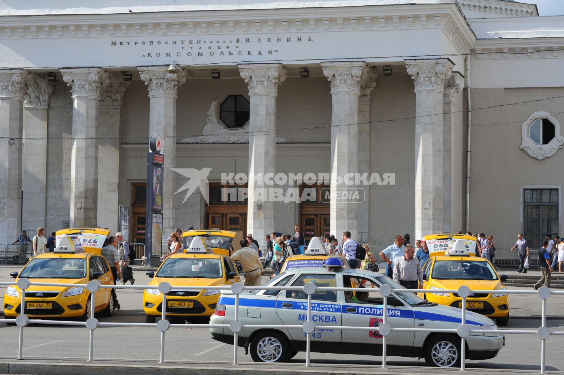 Вход в станцию метро \"Комсомольская\". Москва. 07 августа 2011 года.