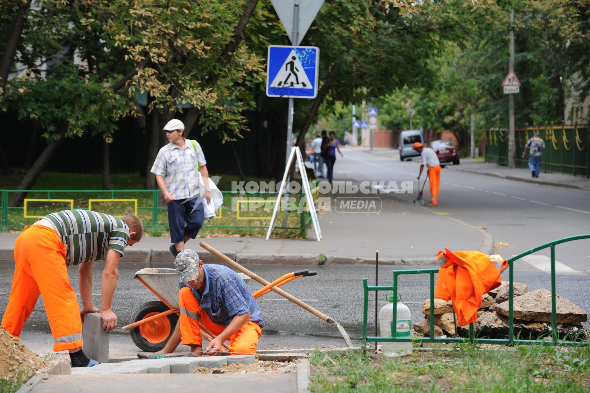 Реконструкция дворов. Москва. 01 августа 2011 года.