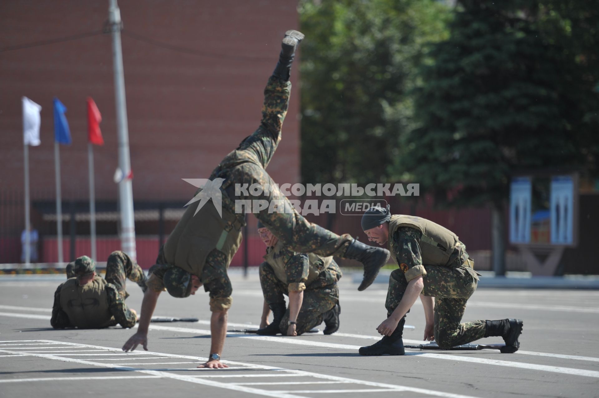 Показательные выступления.  Боевые приемы, падение, захват, бросок. 11 июня 2011.