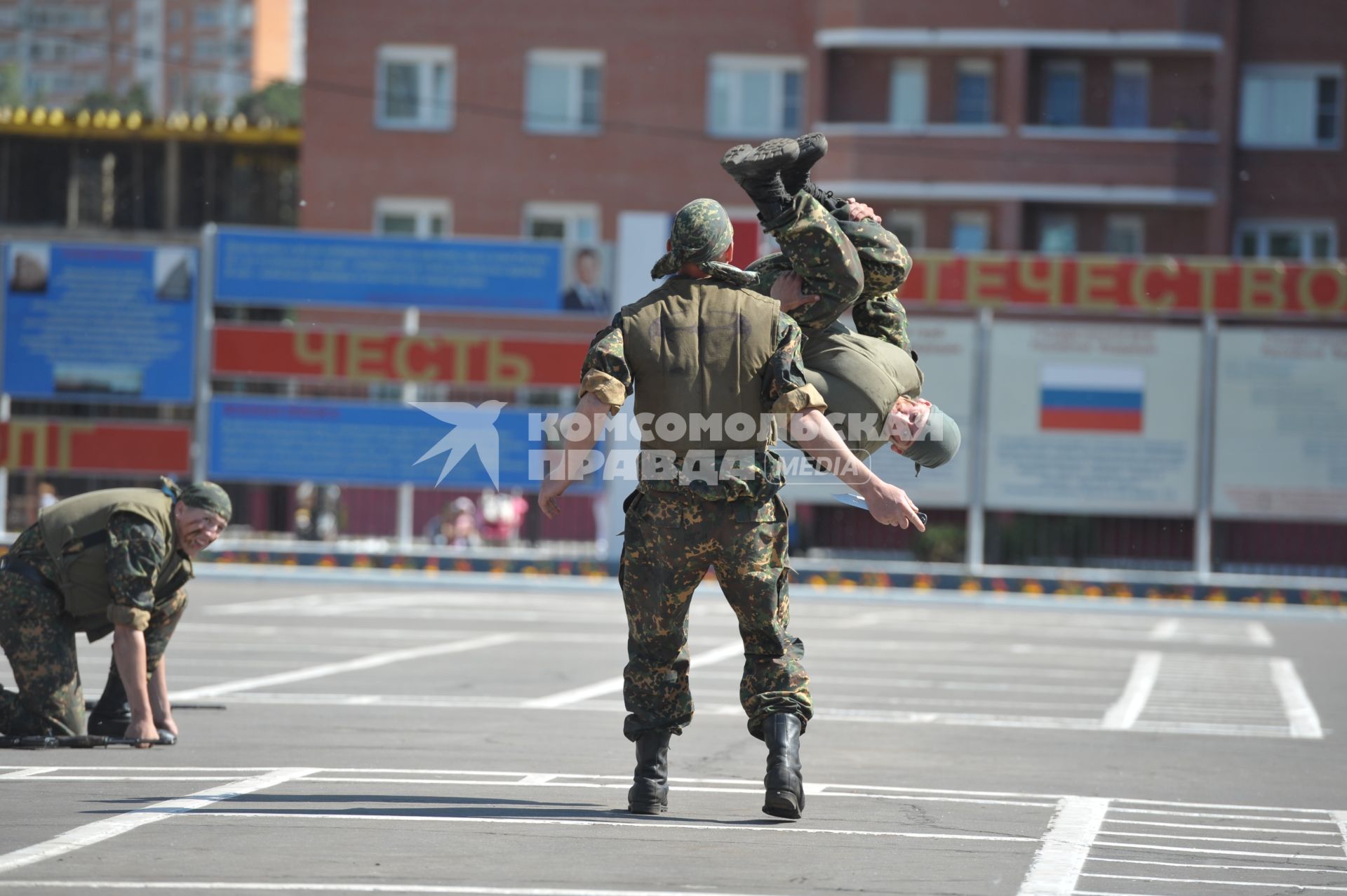 Показательные выступления. Боевые приемы, падение, захват, бросок. 11 июня 2011.