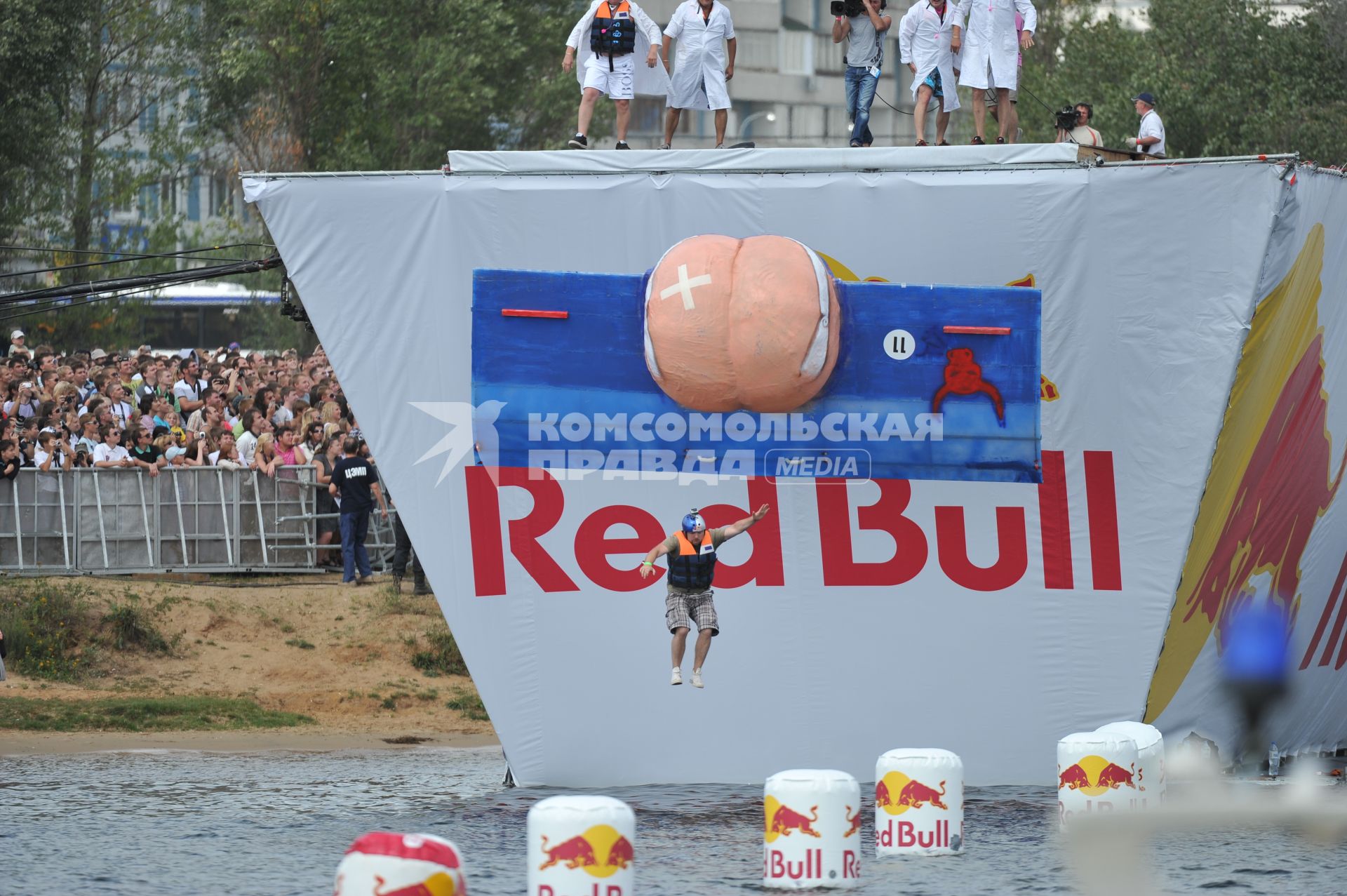 7 августа 2011 в Строгинской пойме Москвы-реки, состоялся Red Bull Flugtag, Парад самых разнообразных самодельных летательных аппаратов.