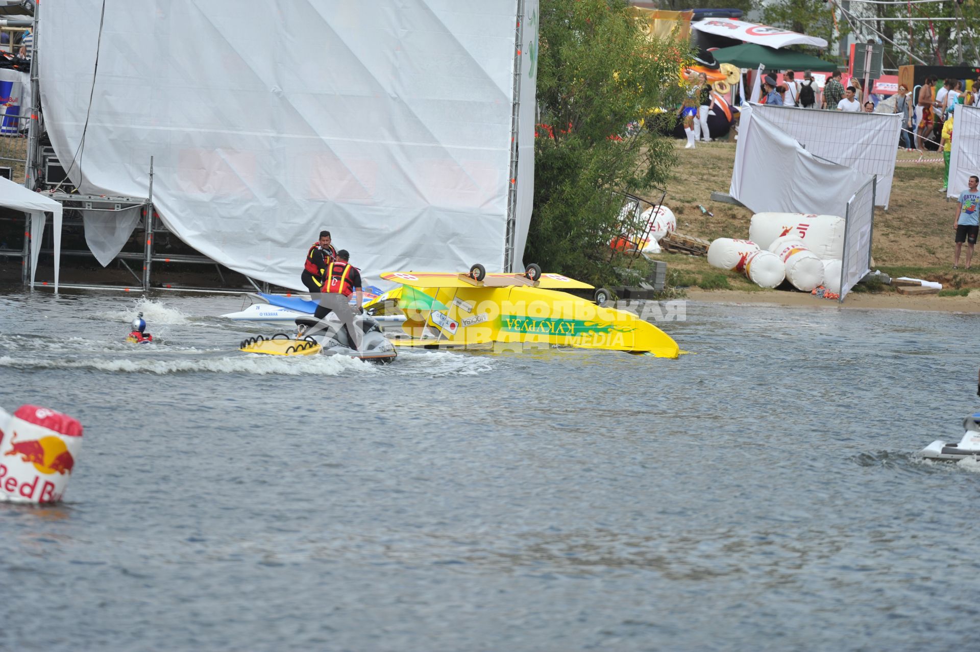 7 августа 2011 в Строгинской пойме Москвы-реки, состоялся Red Bull Flugtag, Парад самых разнообразных самодельных летательных аппаратов.