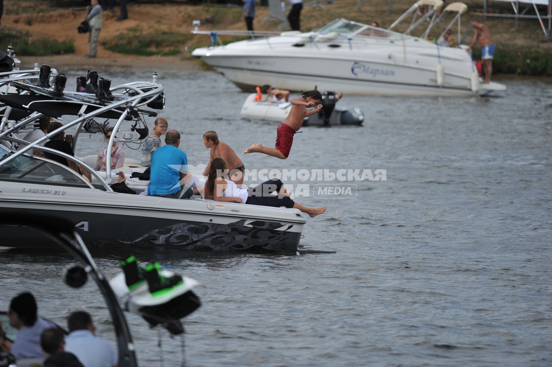 7 августа 2011 в Строгинской пойме Москвы-реки, состоялся Red Bull Flugtag, Парад самых разнообразных самодельных летательных аппаратов.